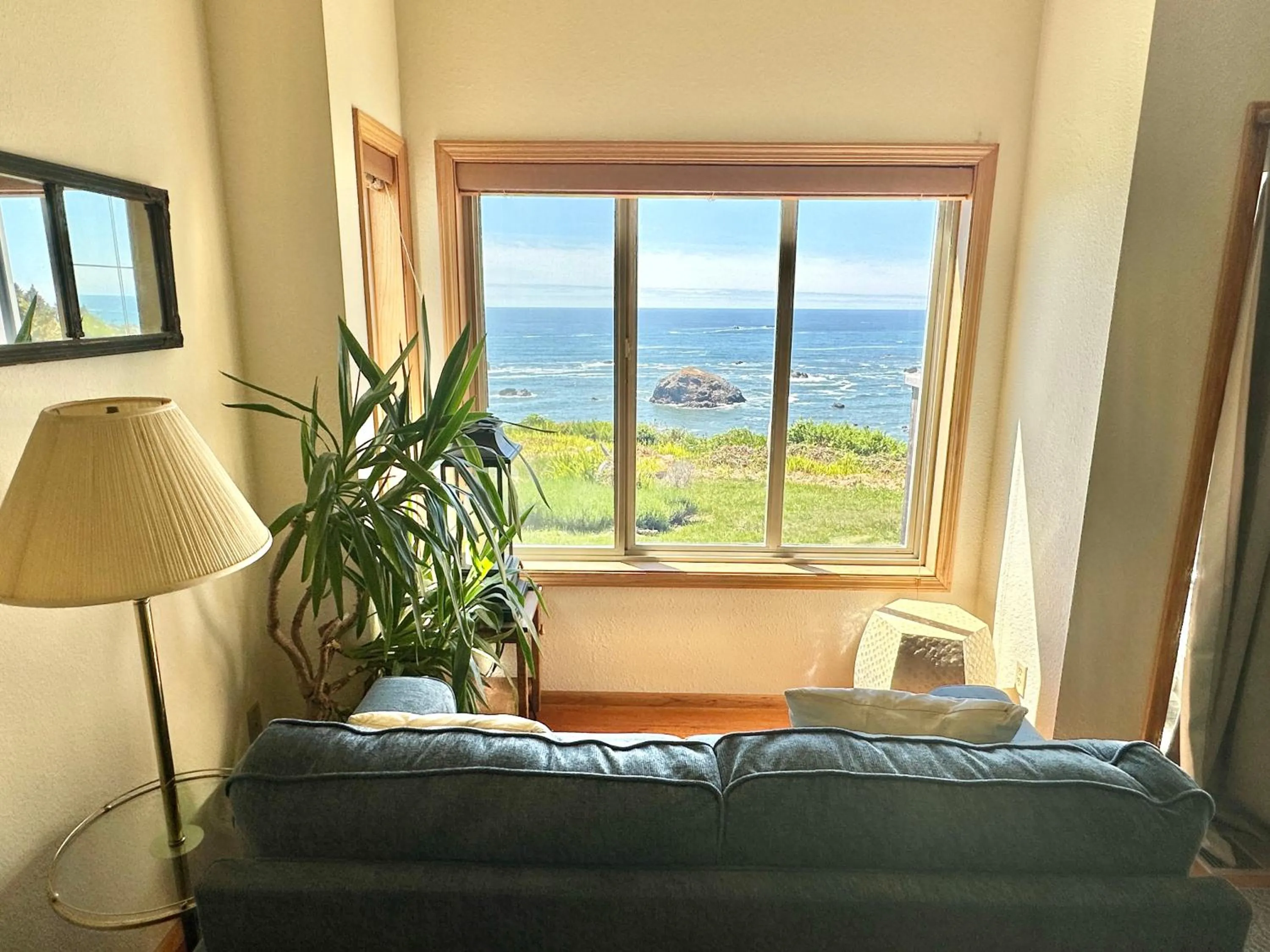 Turtle Rocks Oceanfront Inn