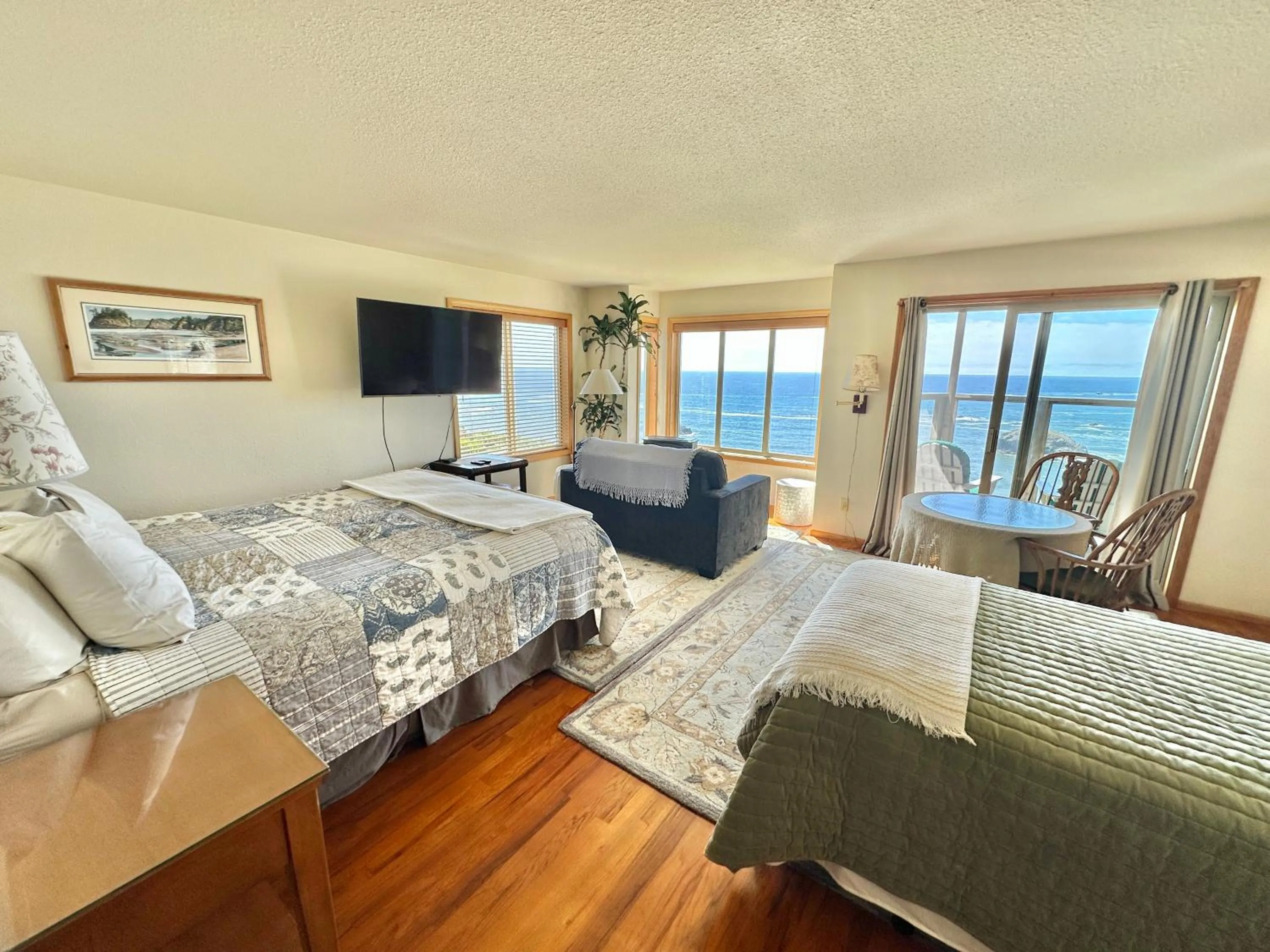 Turtle Rocks Oceanfront Inn