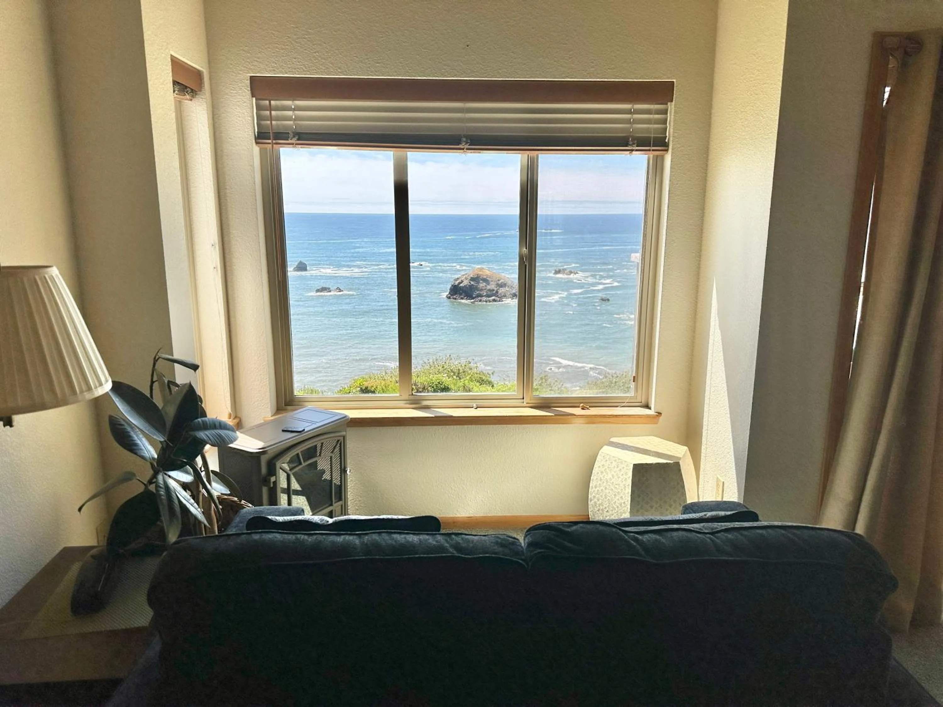 Turtle Rocks Oceanfront Inn