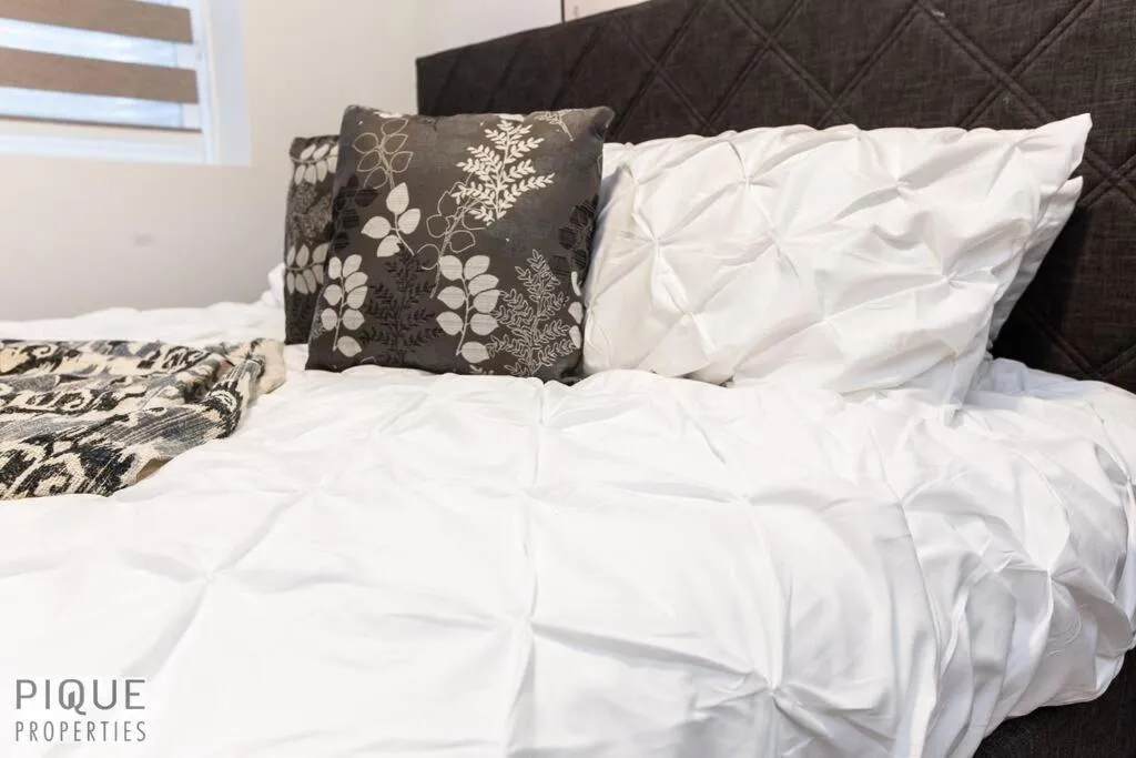 Bed in *NEW* Modern Suite King Bed! Netflix! Sleeps 4!