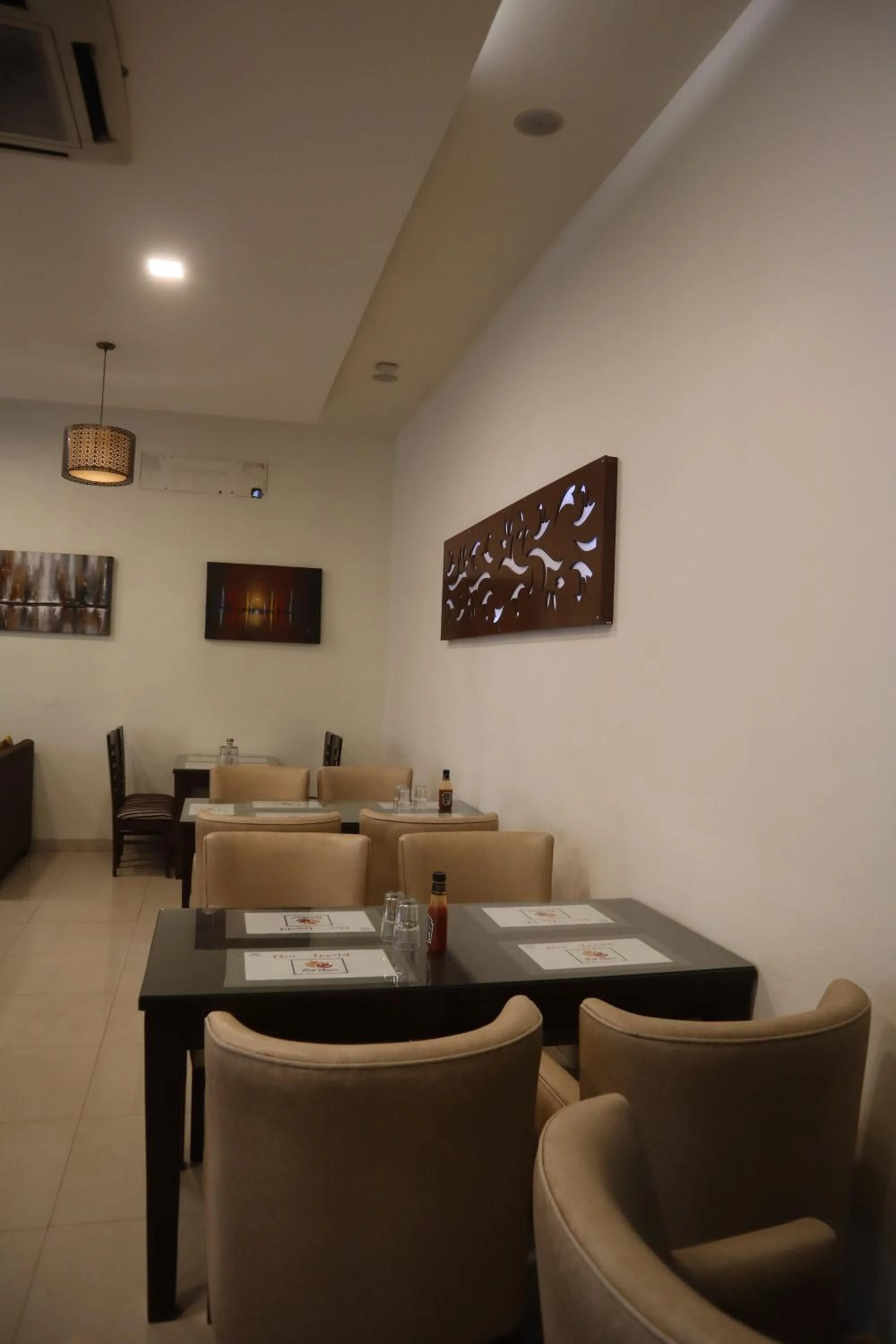 Restaurant/places to eat in K Plus Comforts