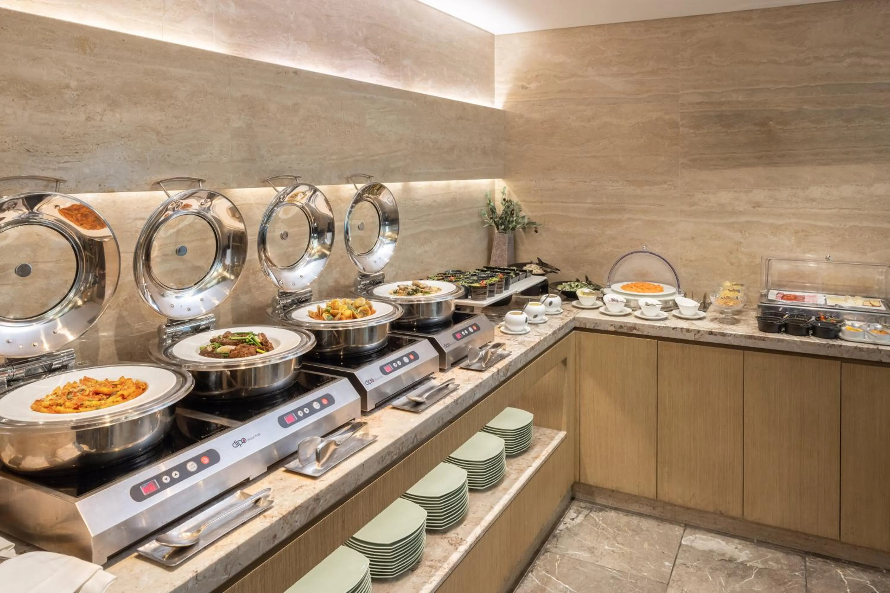 Lounge or bar in Novotel Ambassador Seoul Gangnam