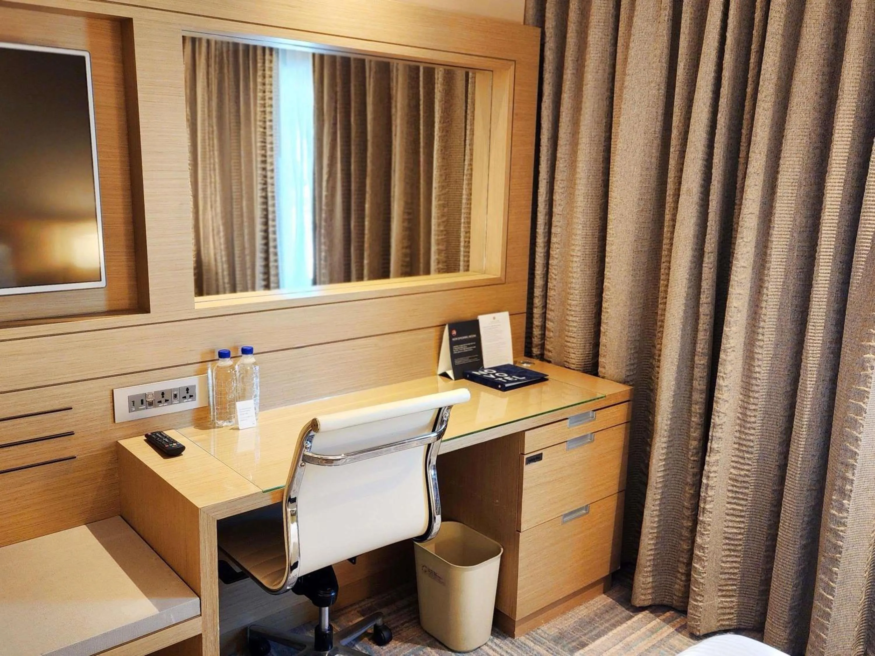 Bedroom in Novotel Ambassador Seoul Gangnam