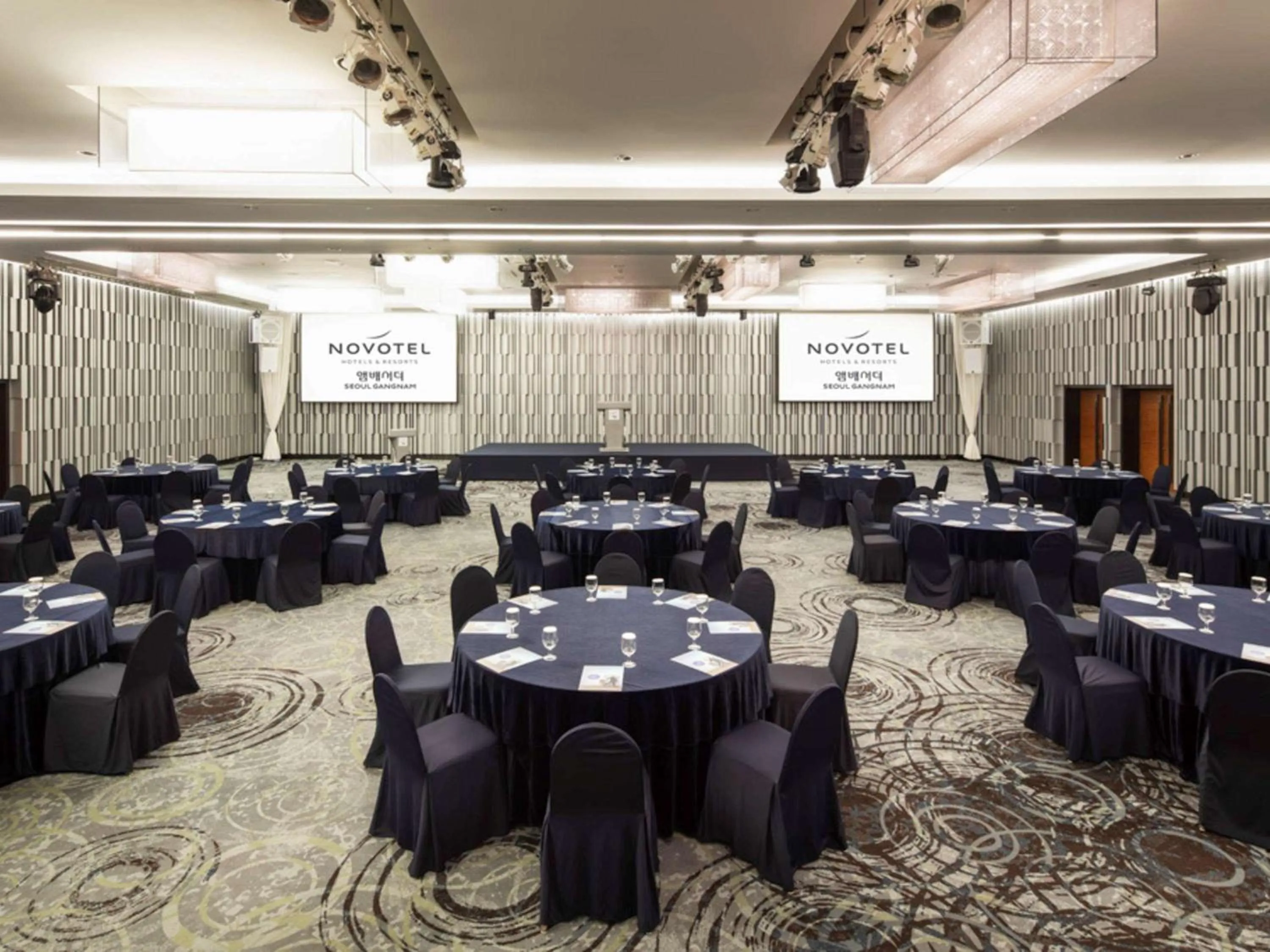 Property building in Novotel Ambassador Seoul Gangnam