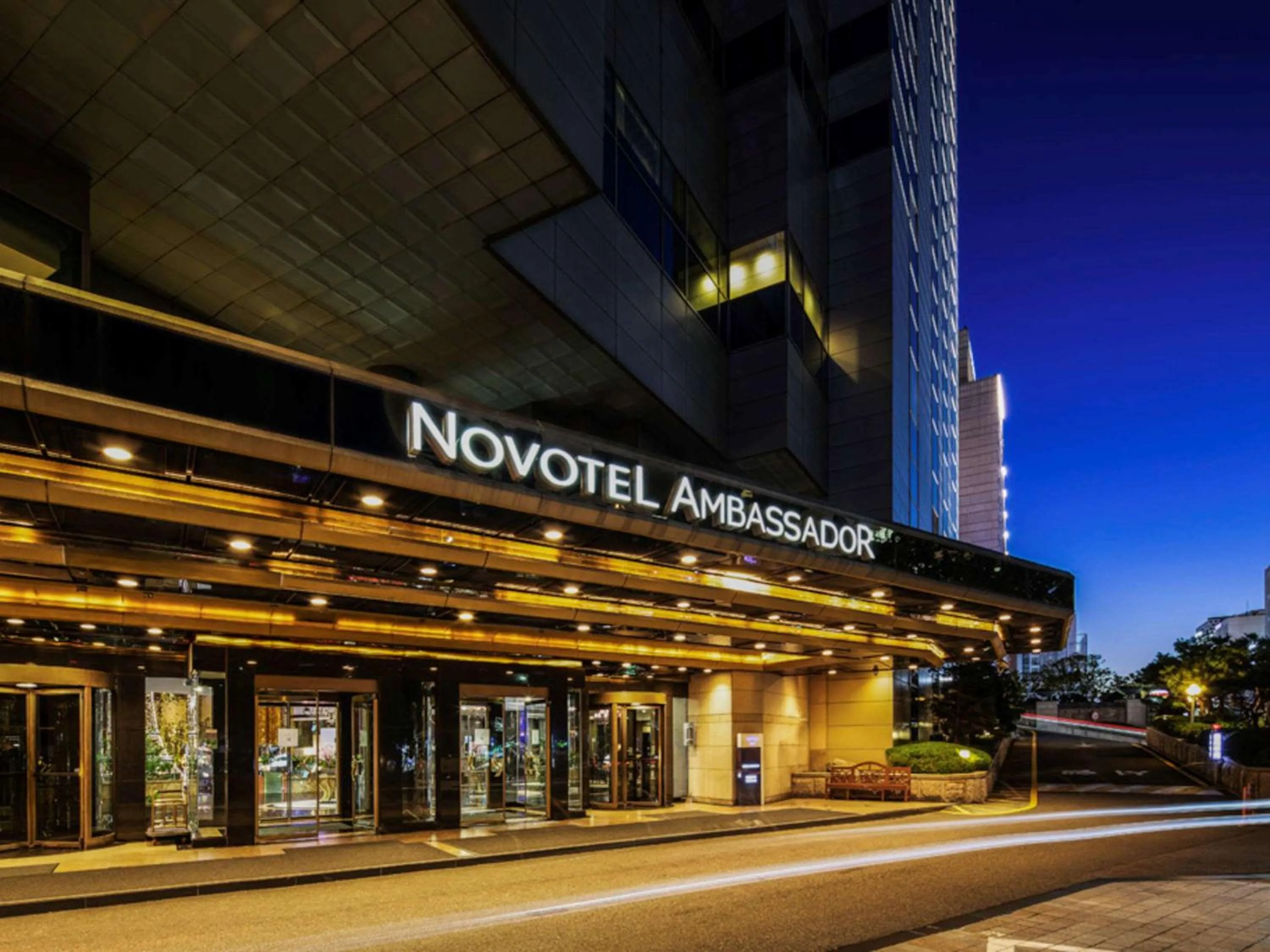 Property building in Novotel Ambassador Seoul Gangnam