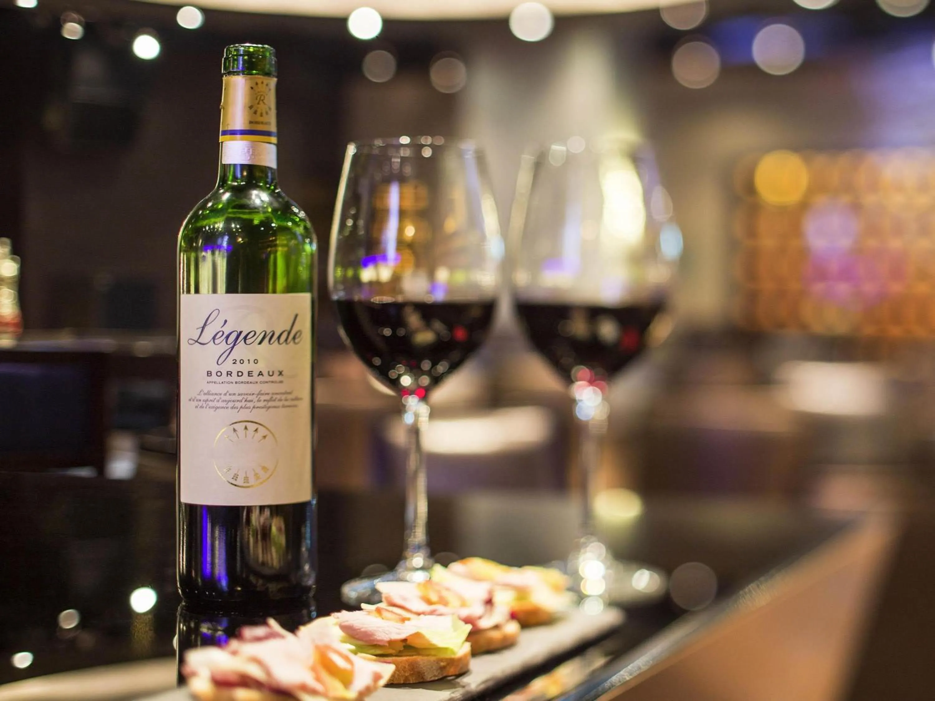 Lounge or bar in Novotel Ambassador Seoul Gangnam