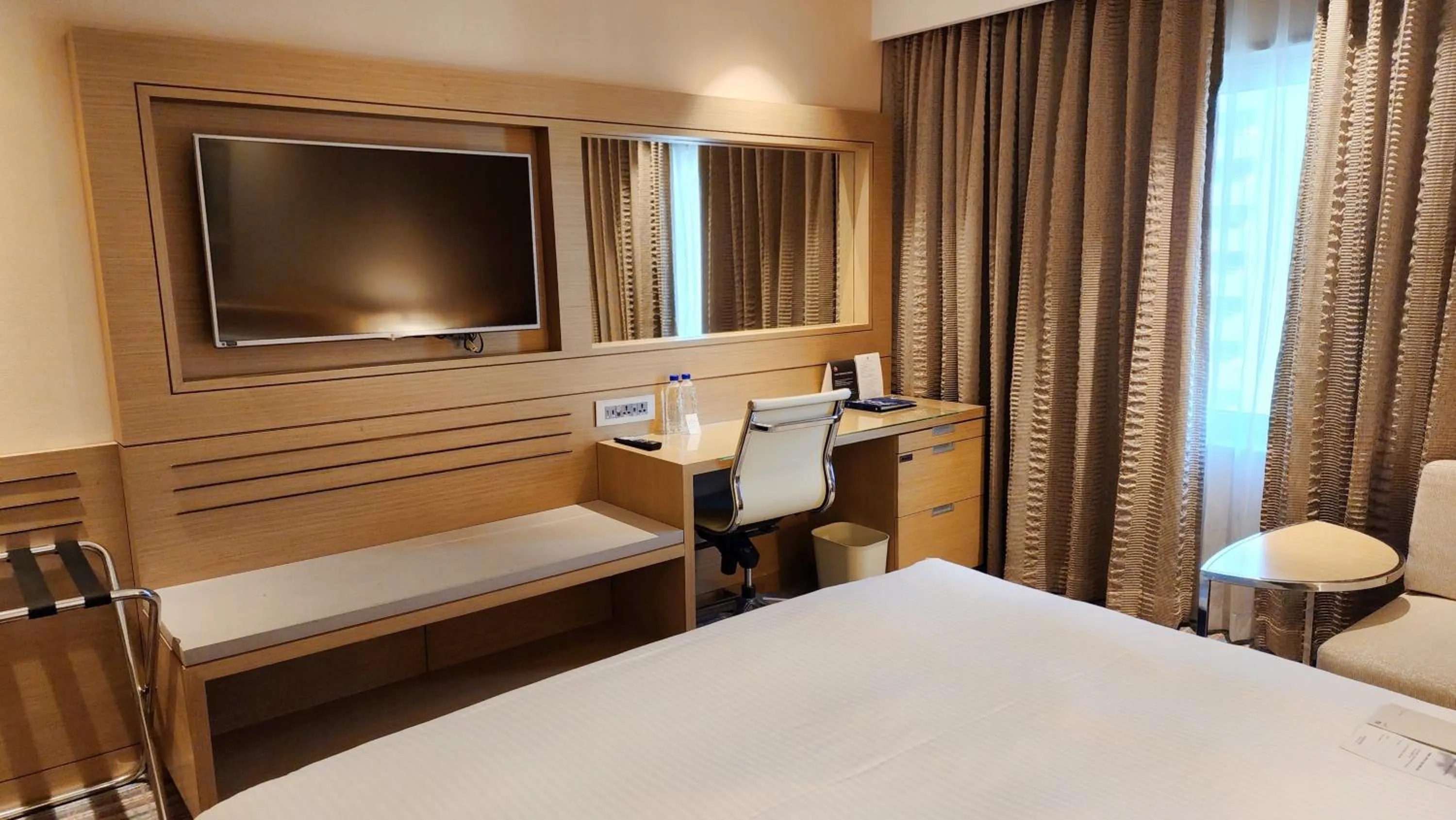TV and multimedia, Bed in Novotel Ambassador Seoul Gangnam