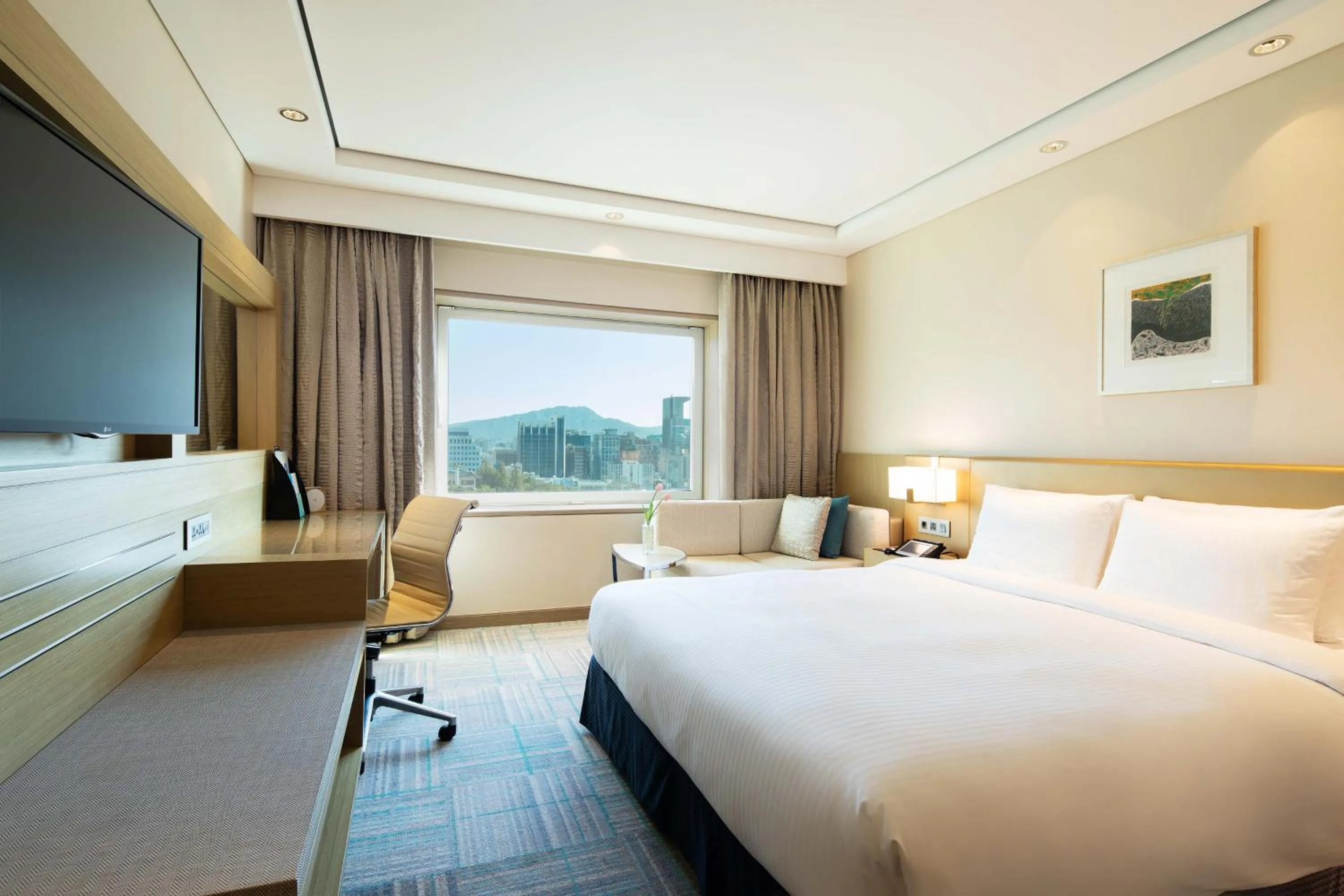 Photo of the whole room, Bed in Novotel Ambassador Seoul Gangnam