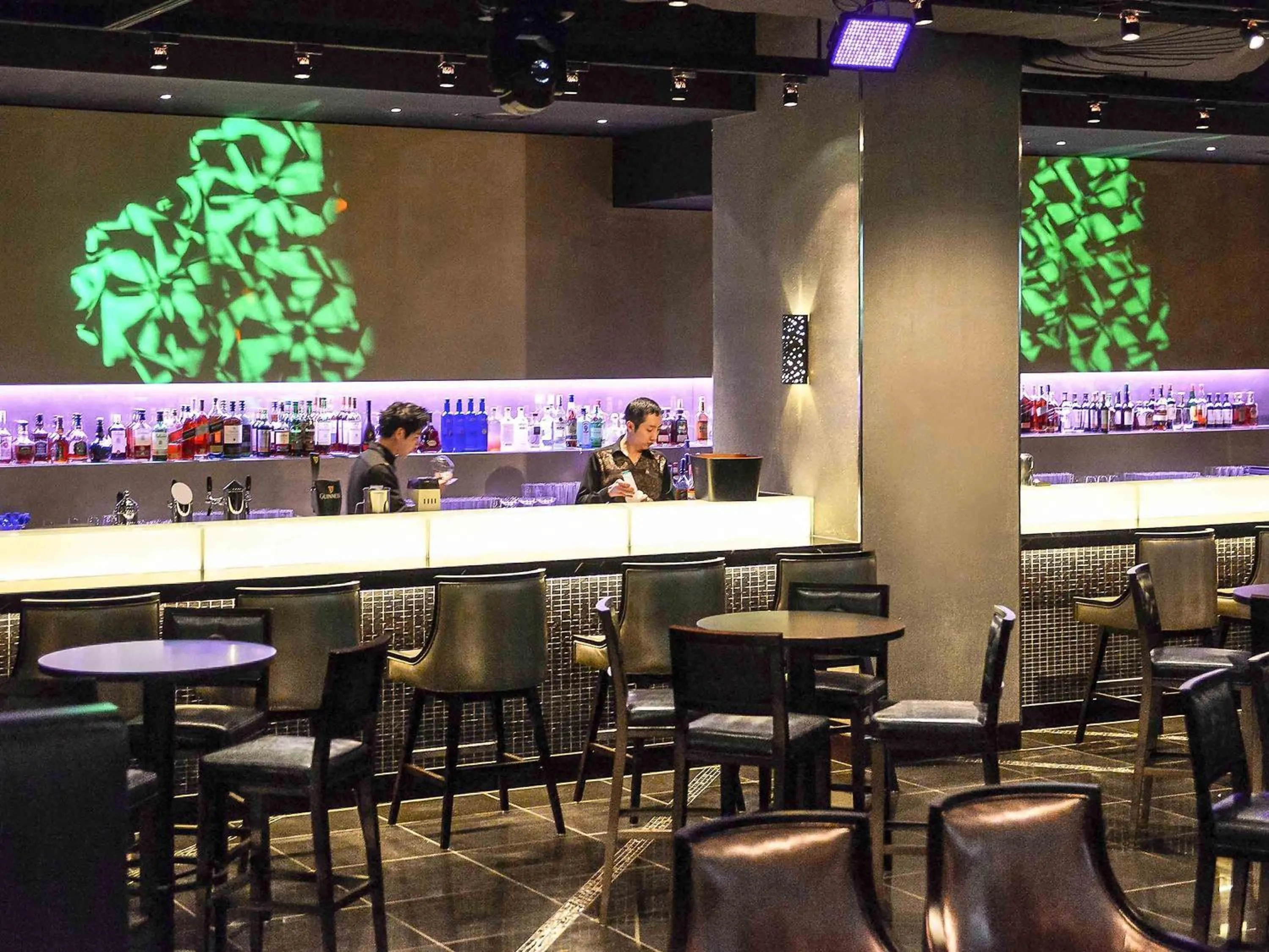Lounge or bar in Novotel Ambassador Seoul Gangnam