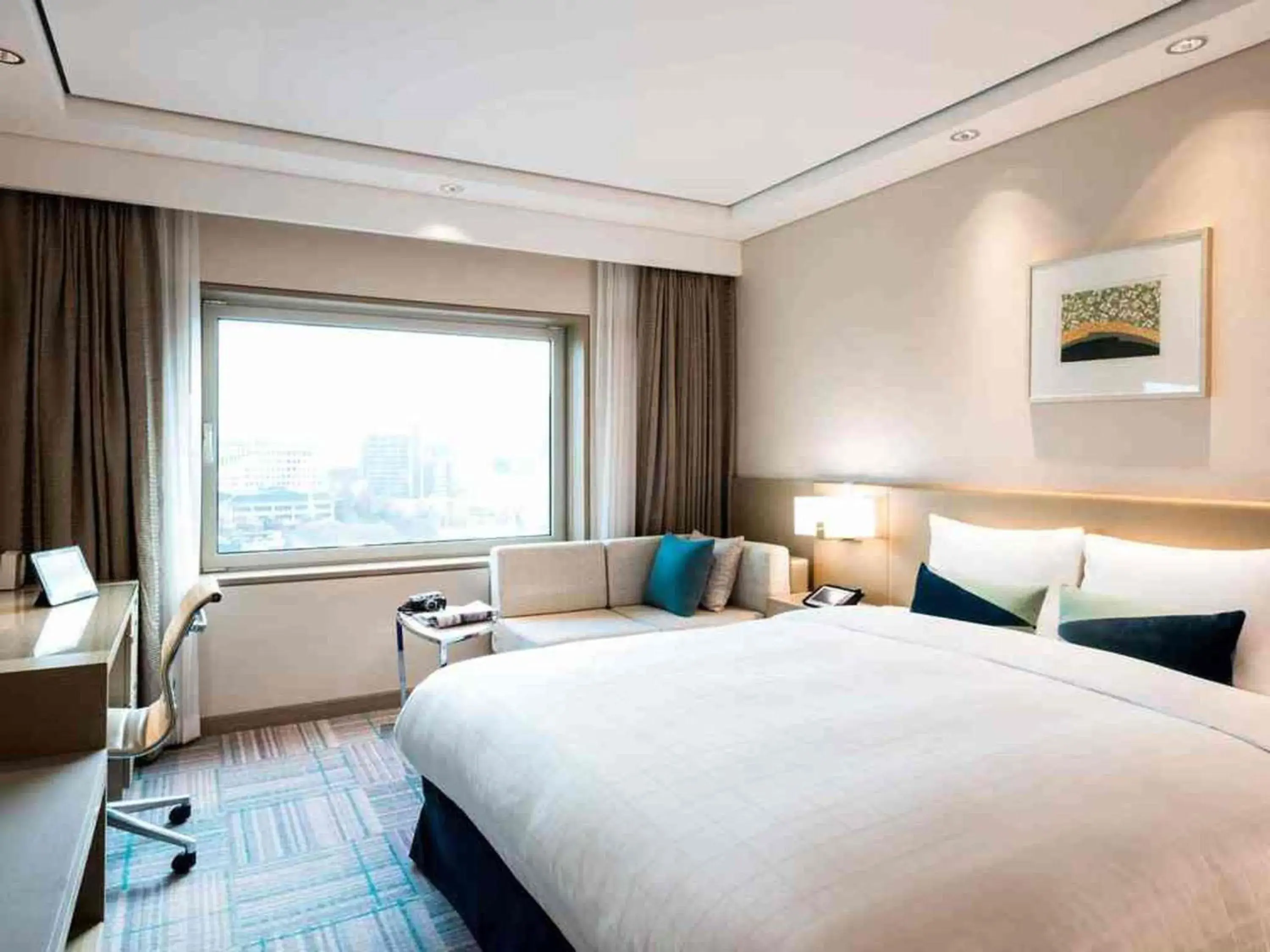 Executive Queen Room - single occupancy in Novotel Ambassador Seoul Gangnam Executive Queen Room - single occupancy in Novotel Ambassador Seoul Gangnam