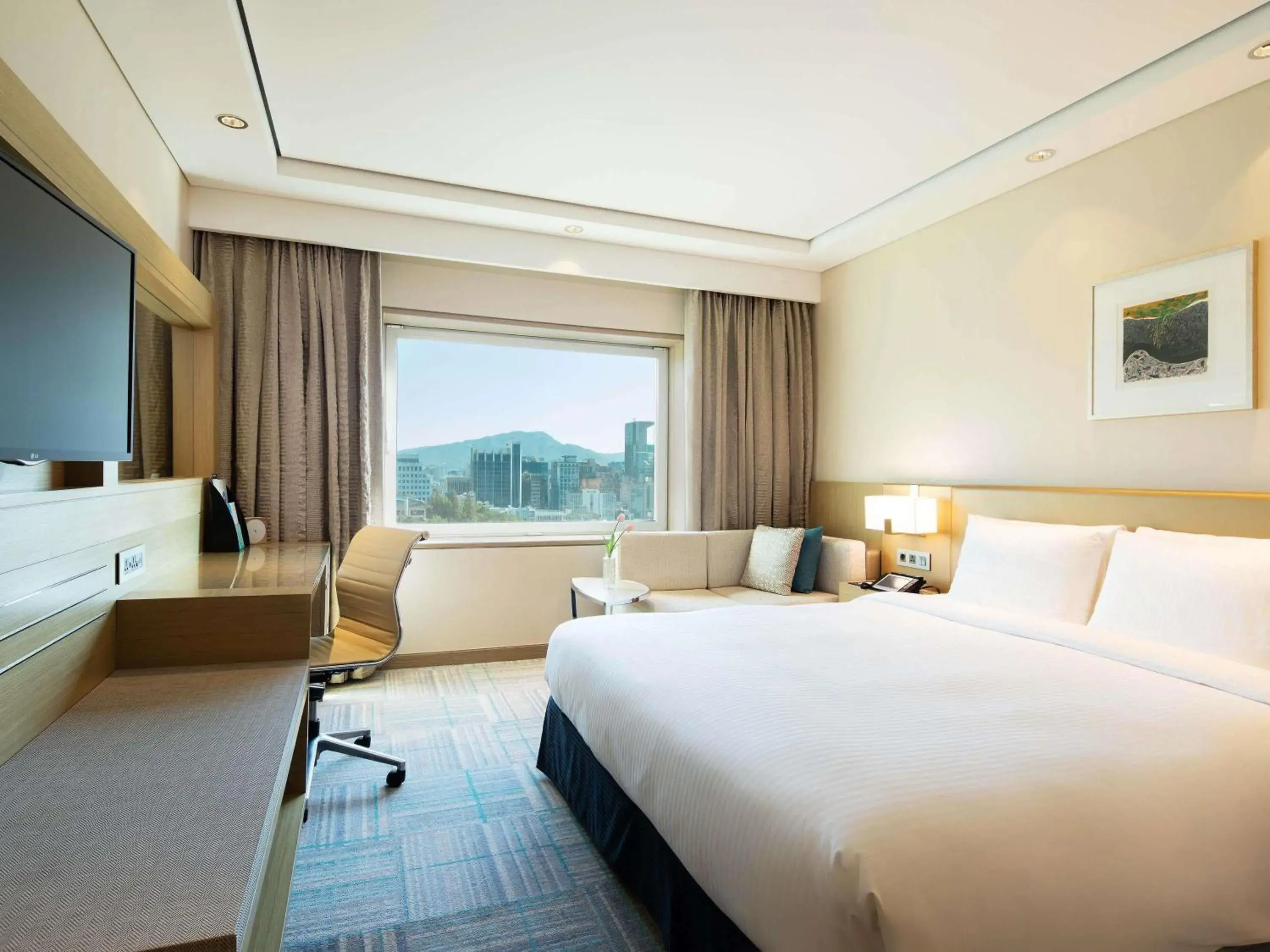 Executive Queen Room in Novotel Ambassador Seoul Gangnam Executive Queen Room in Novotel Ambassador Seoul Gangnam