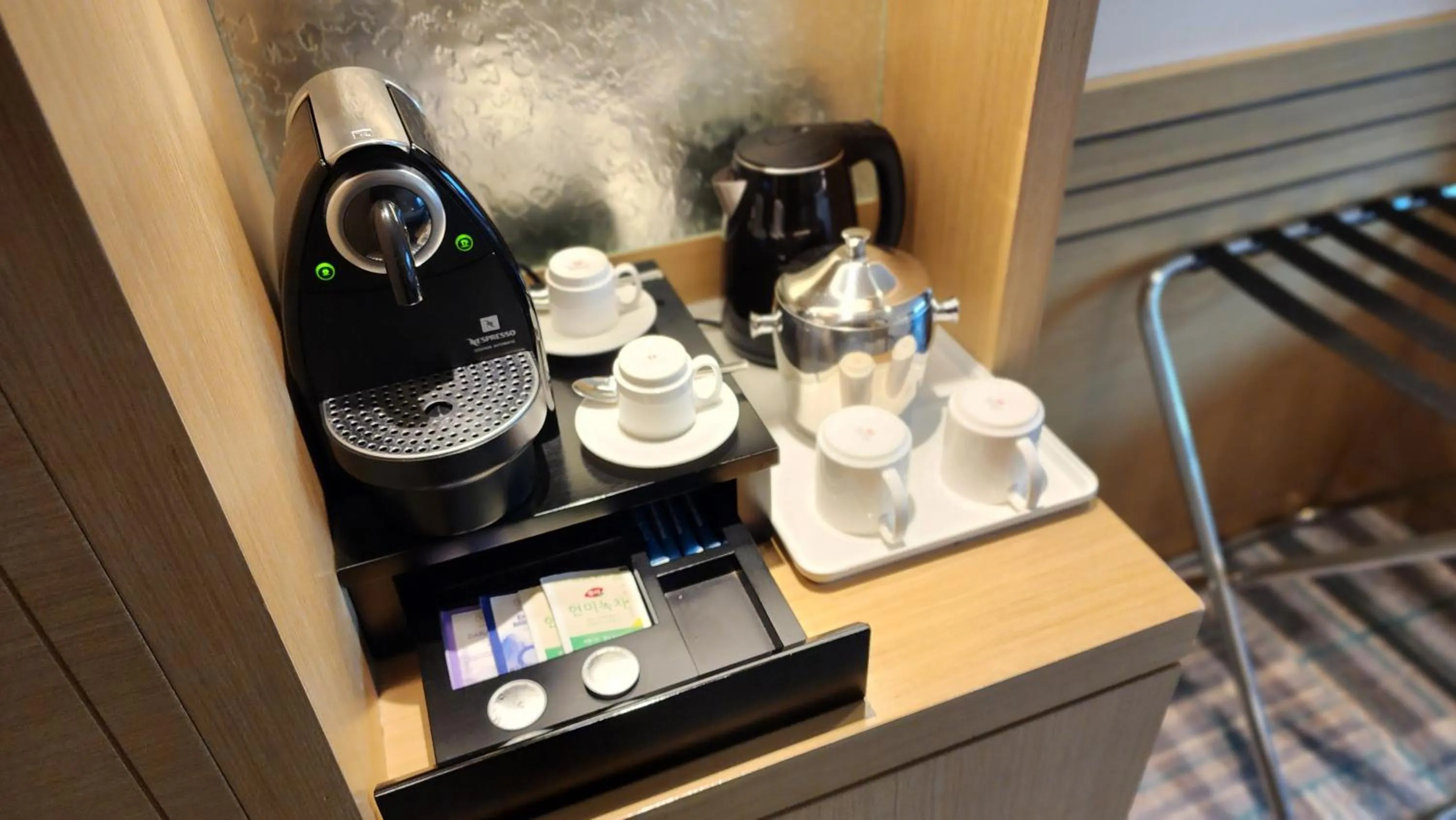 Coffee/tea facilities, Bed in Novotel Ambassador Seoul Gangnam