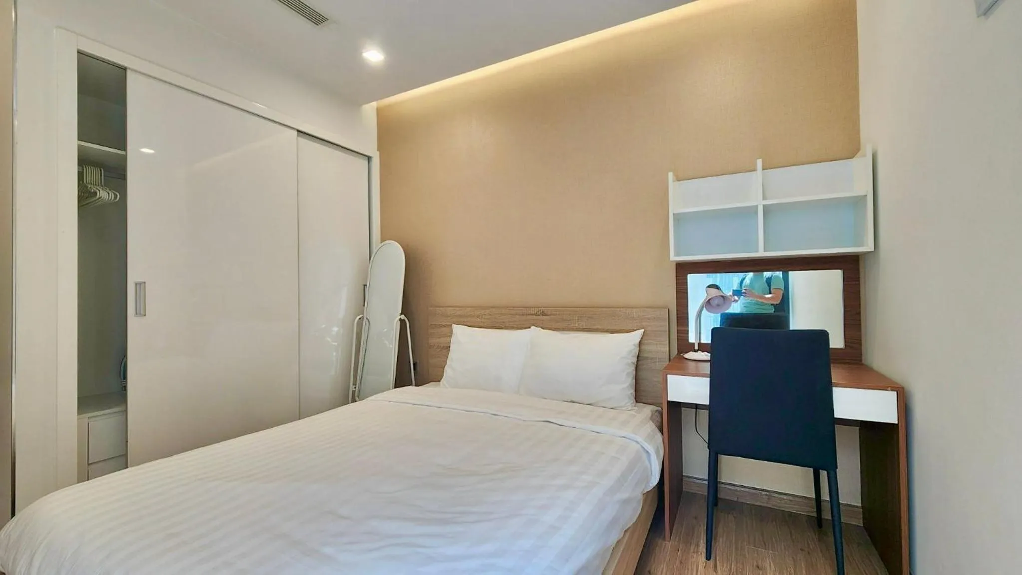 Bed in Vinhomes Metropolis Residence