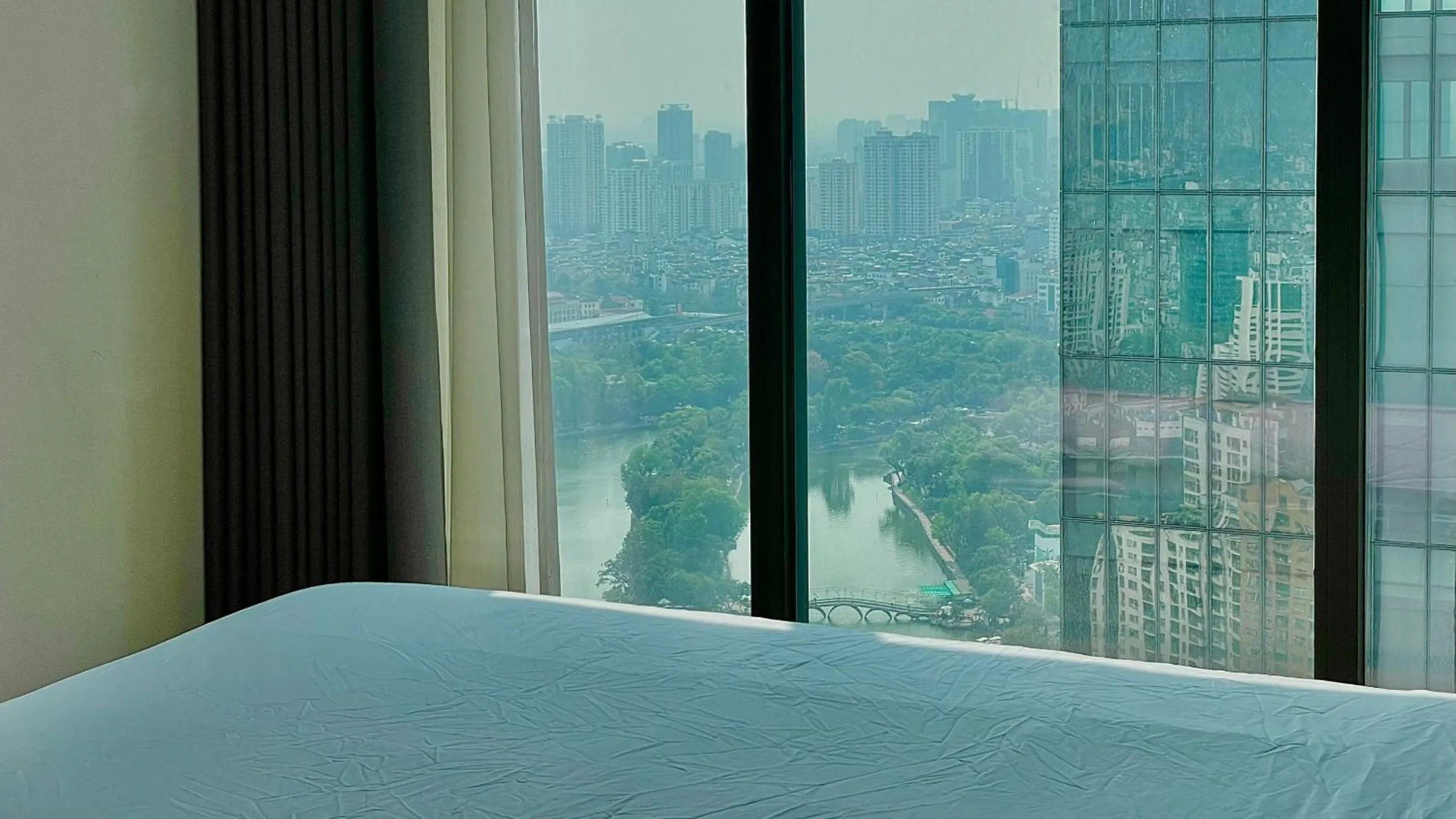 Bedroom, Bed in Vinhomes Metropolis Residence