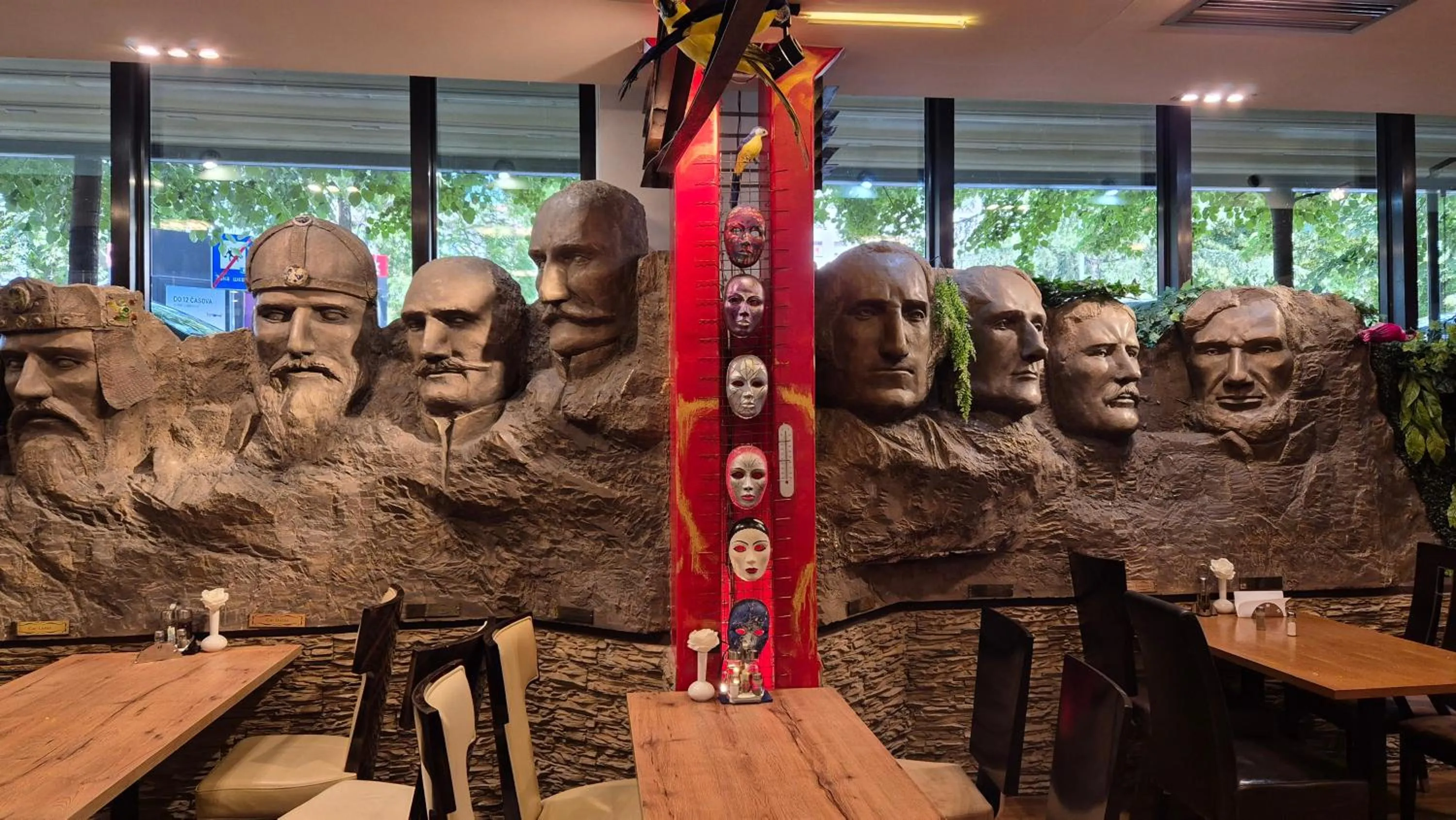 Restaurant/places to eat in Design Hotel Mr President