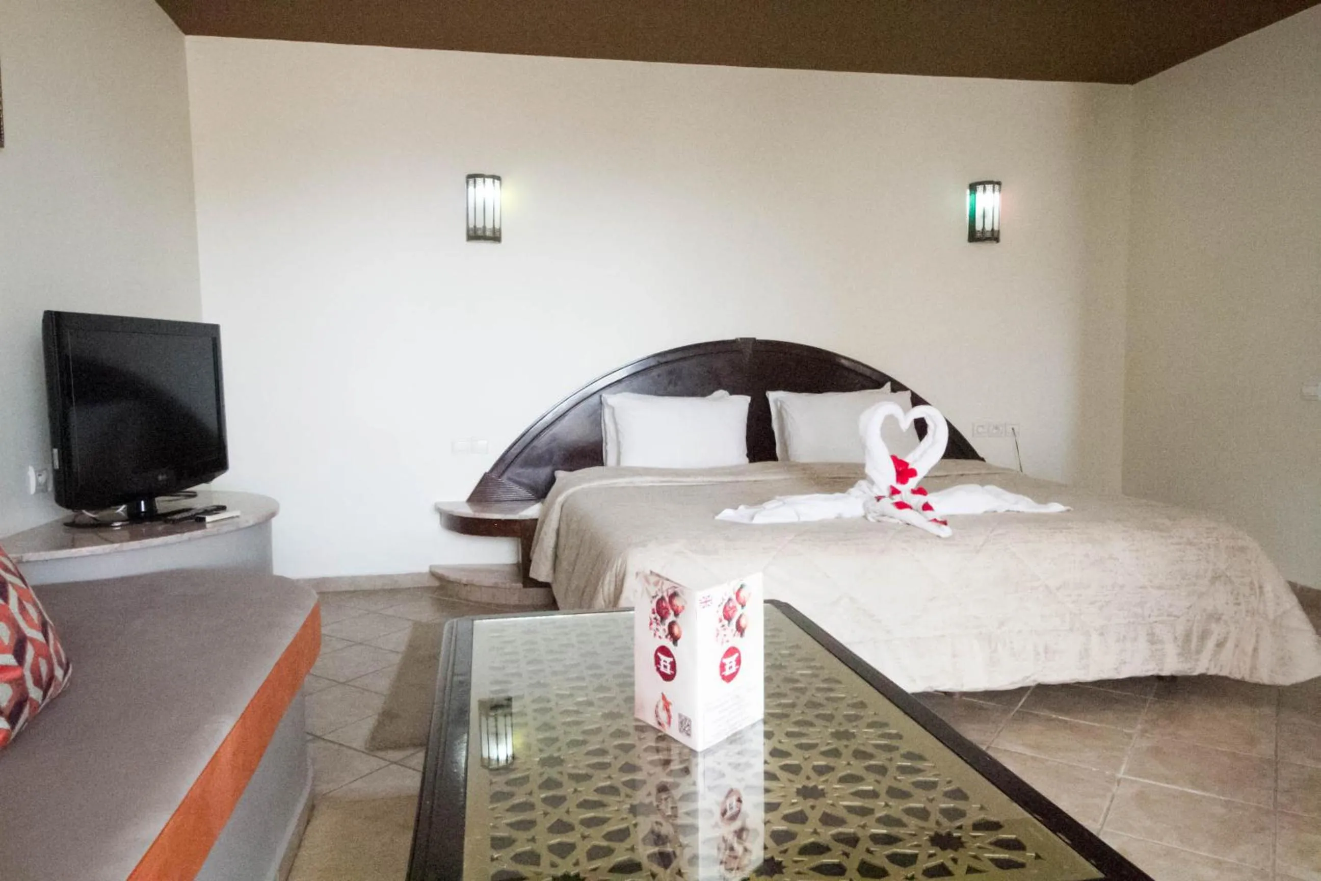 Bed in Intouriste Hôtel & Suites