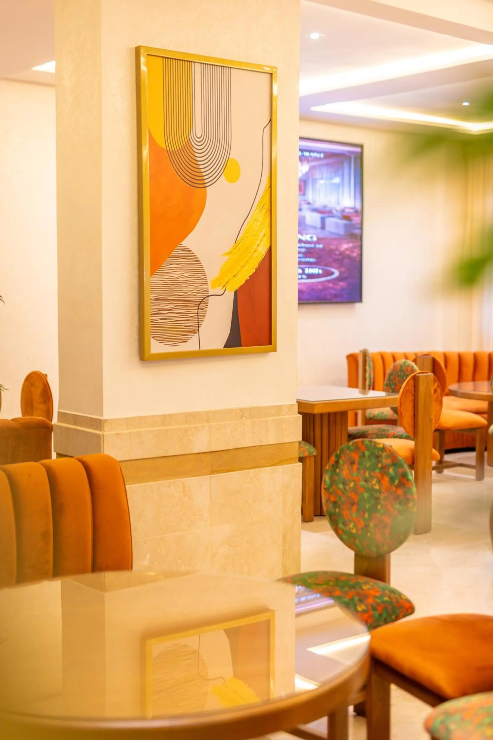 Restaurant/places to eat in Intouriste Hôtel & Suites