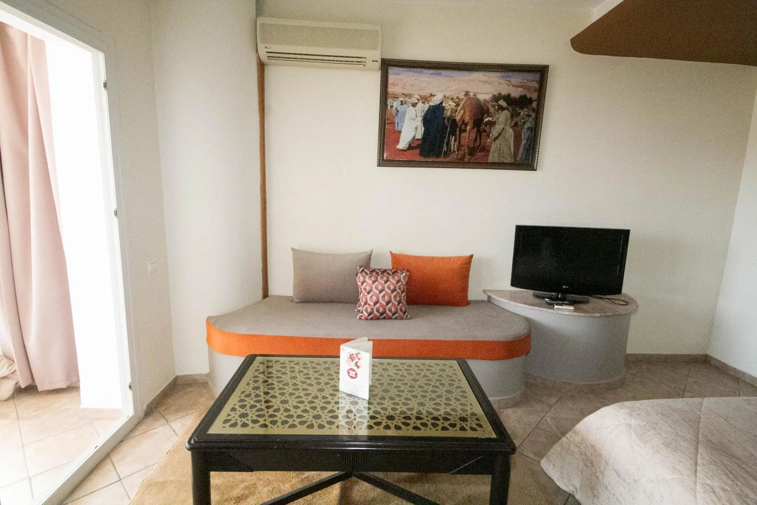 Bedroom in Intouriste Hôtel & Suites