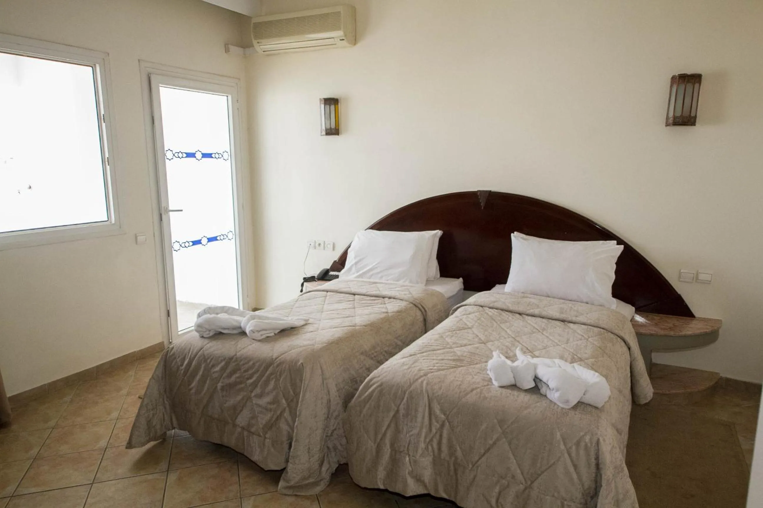 Bed in Intouriste Hôtel & Suites