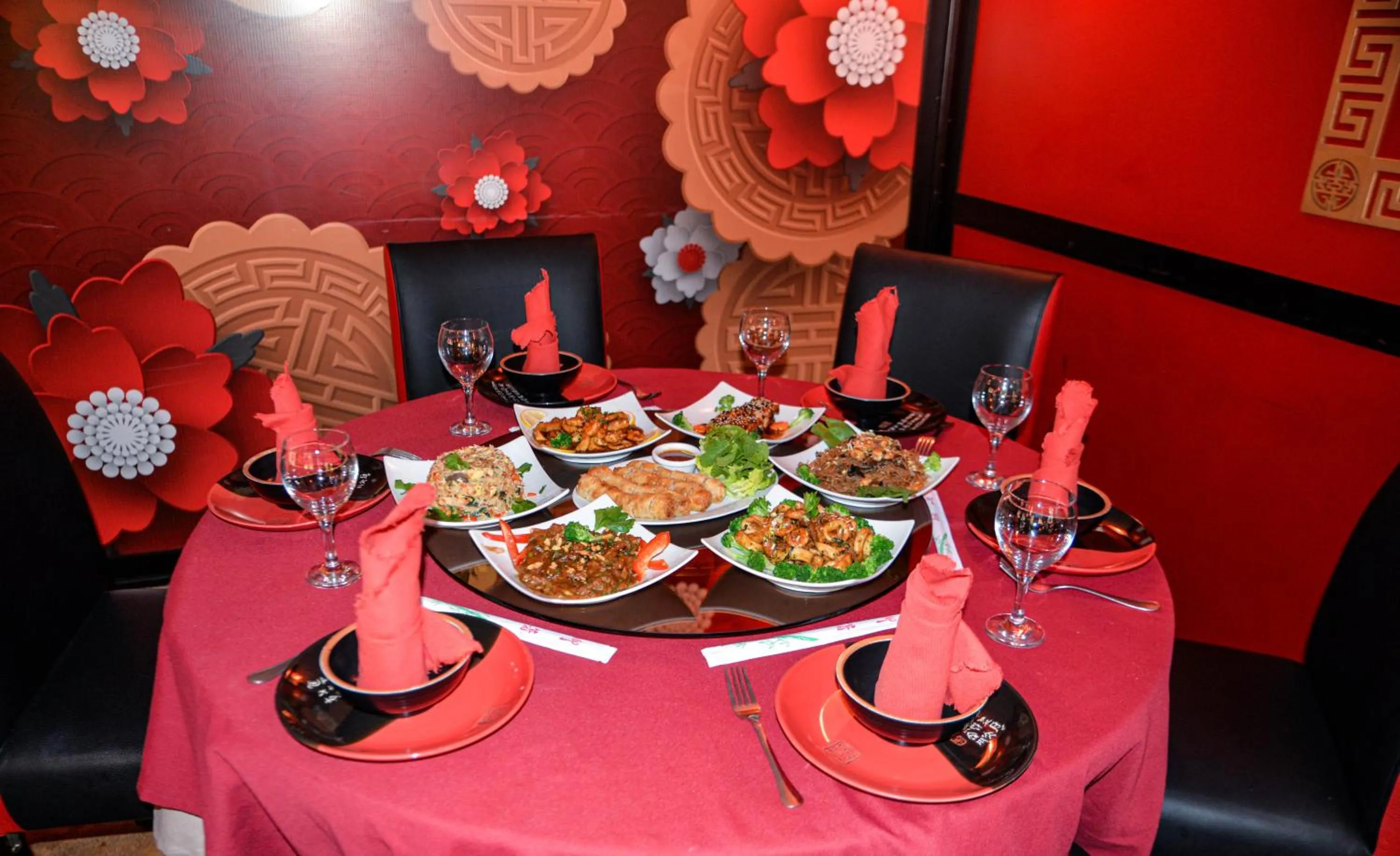 Restaurant/places to eat in Intouriste Hôtel & Suites