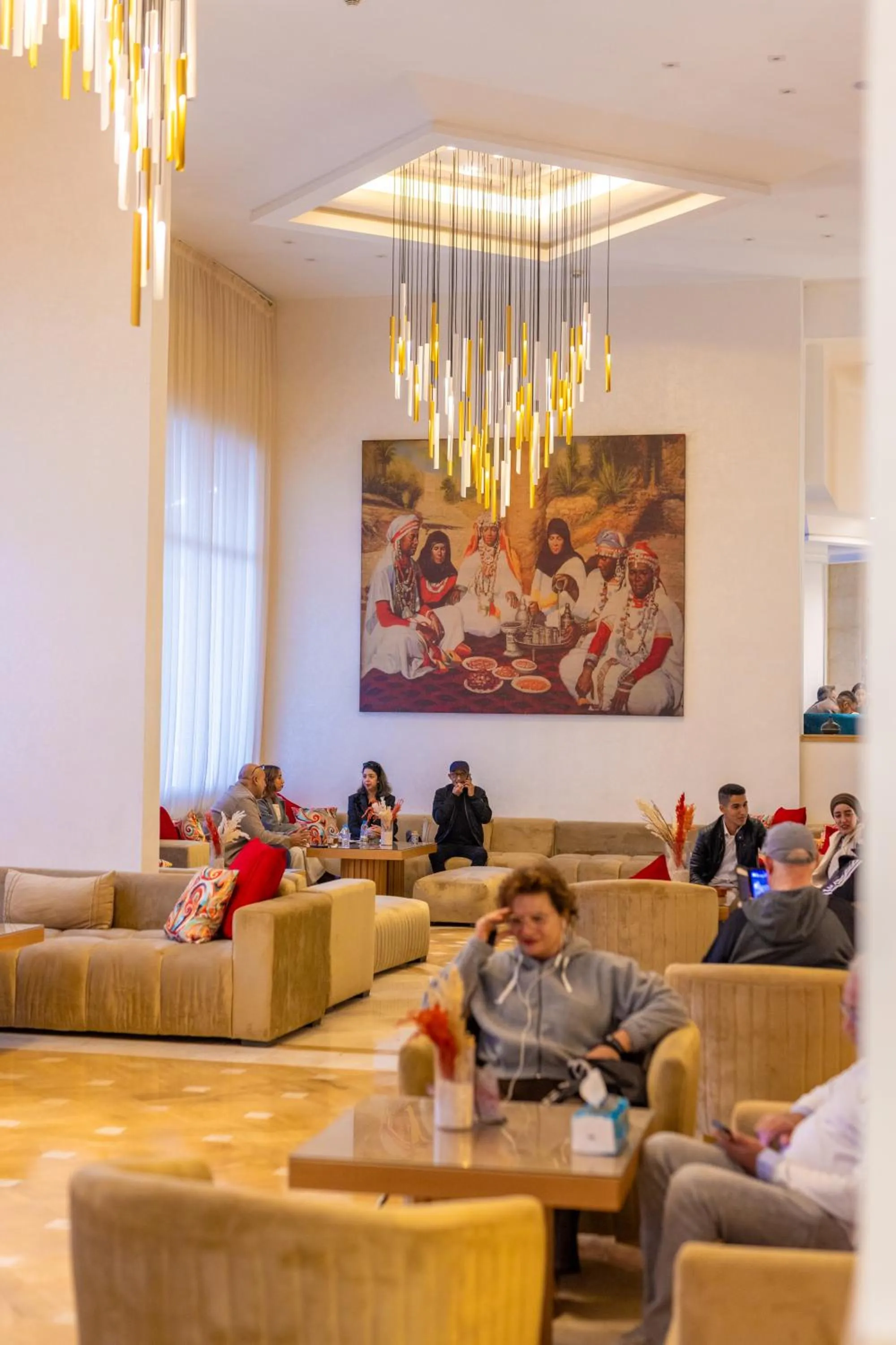 Restaurant/places to eat in Intouriste Hôtel & Suites