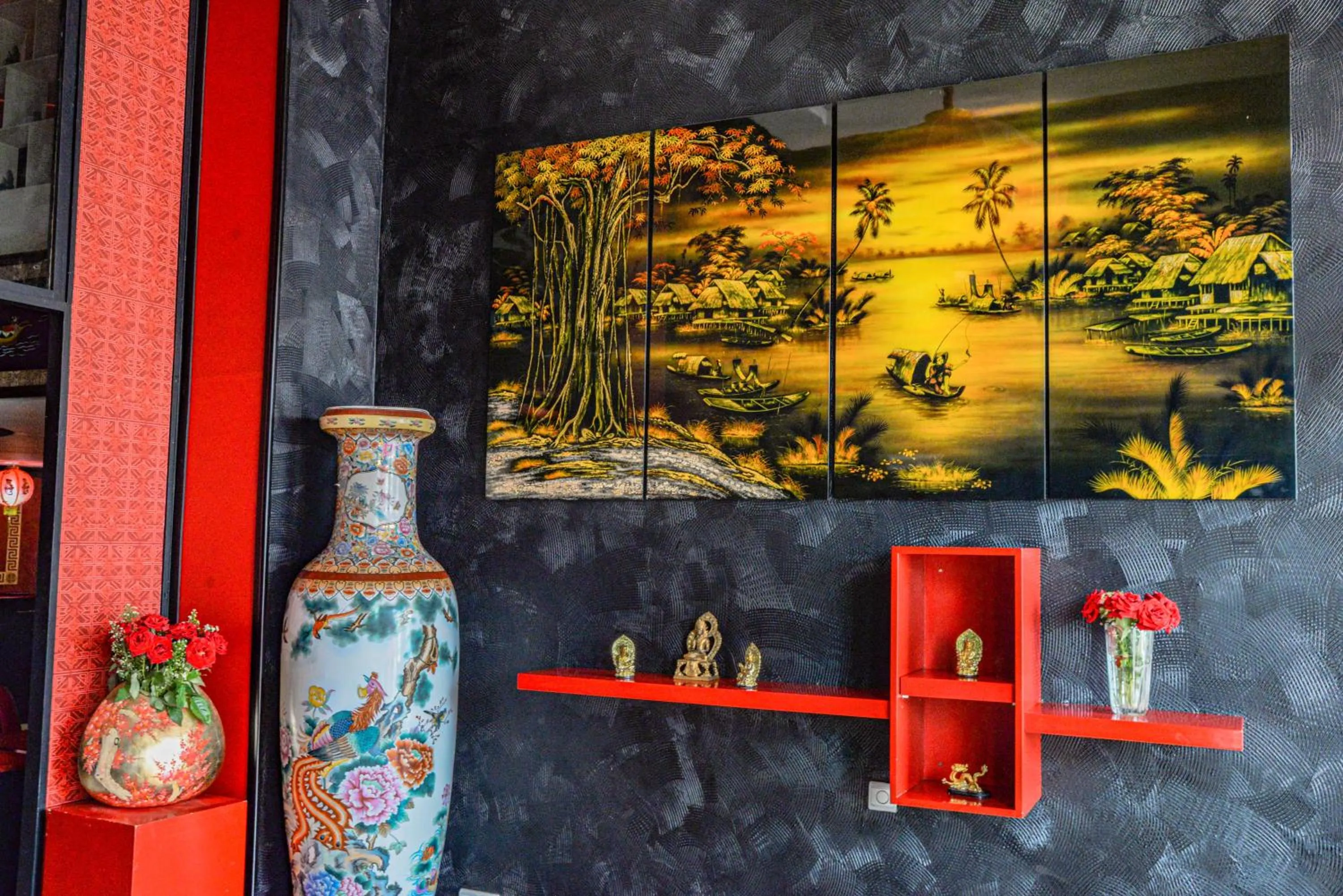 Restaurant/places to eat in Intouriste Hôtel & Suites