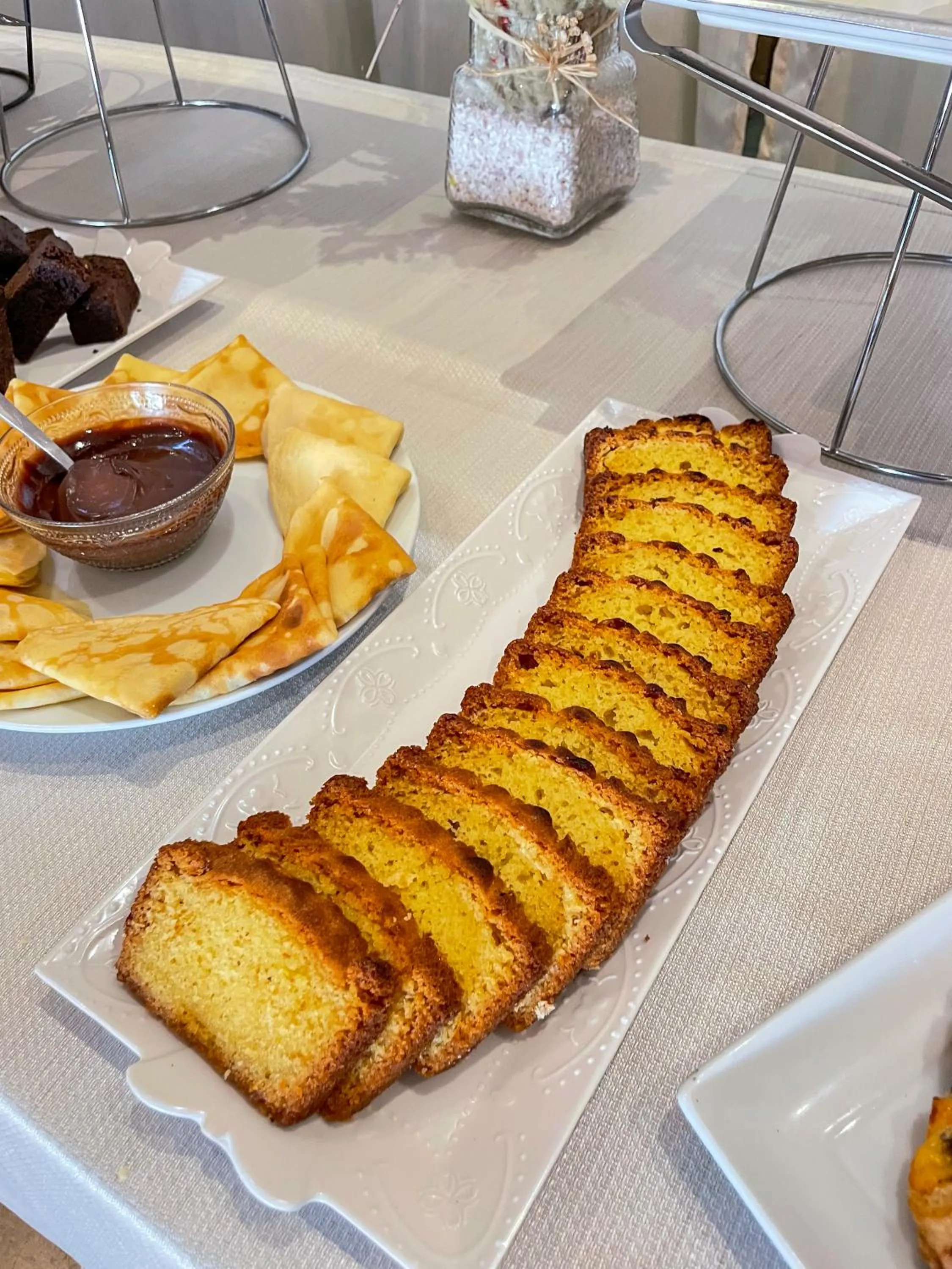 Breakfast in Intouriste Hôtel & Suites