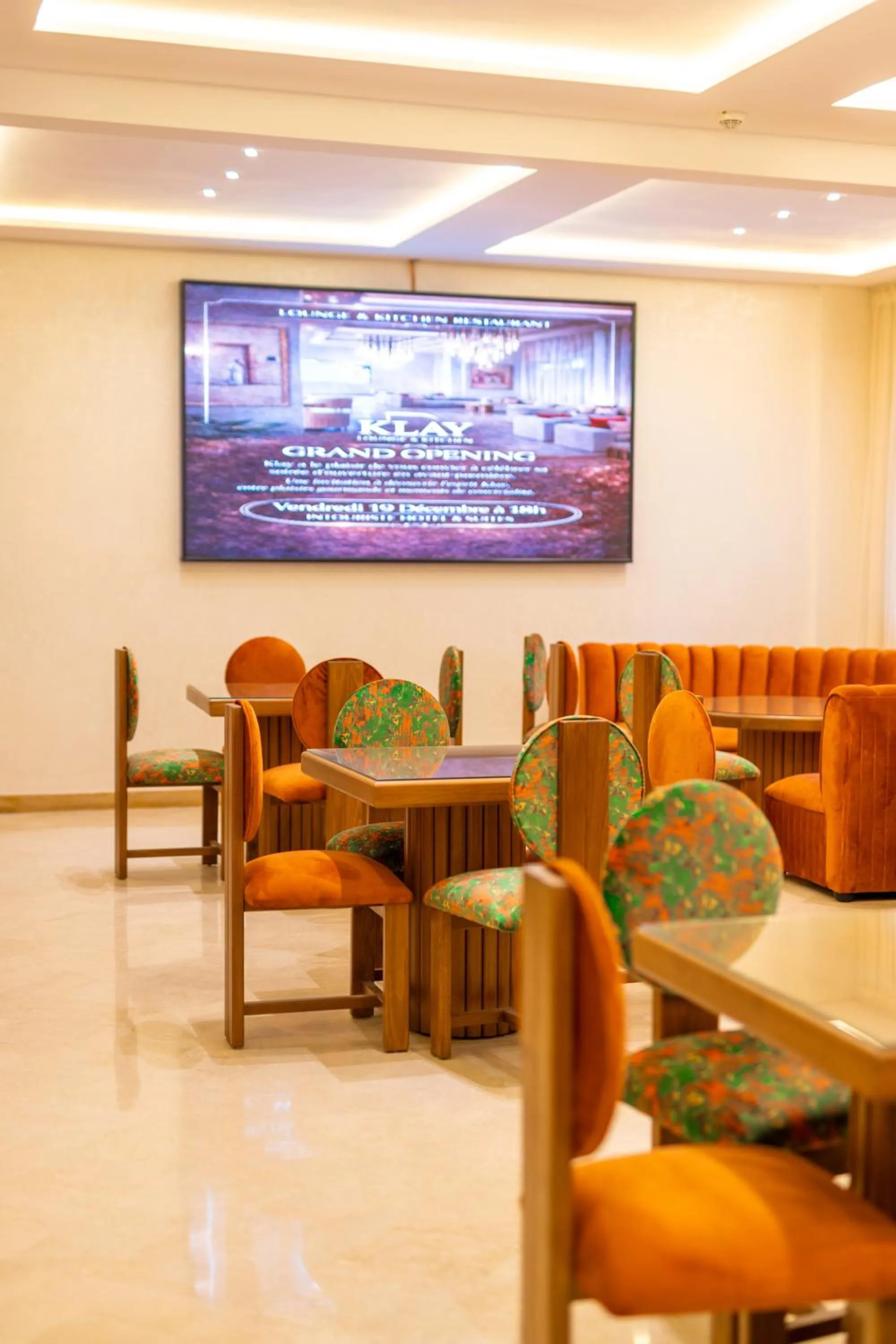 Restaurant/places to eat in Intouriste Hôtel & Suites