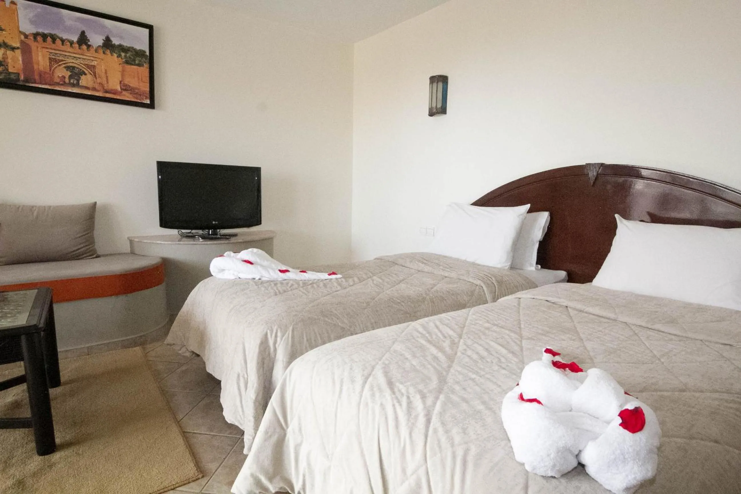 Bed in Intouriste Hôtel & Suites