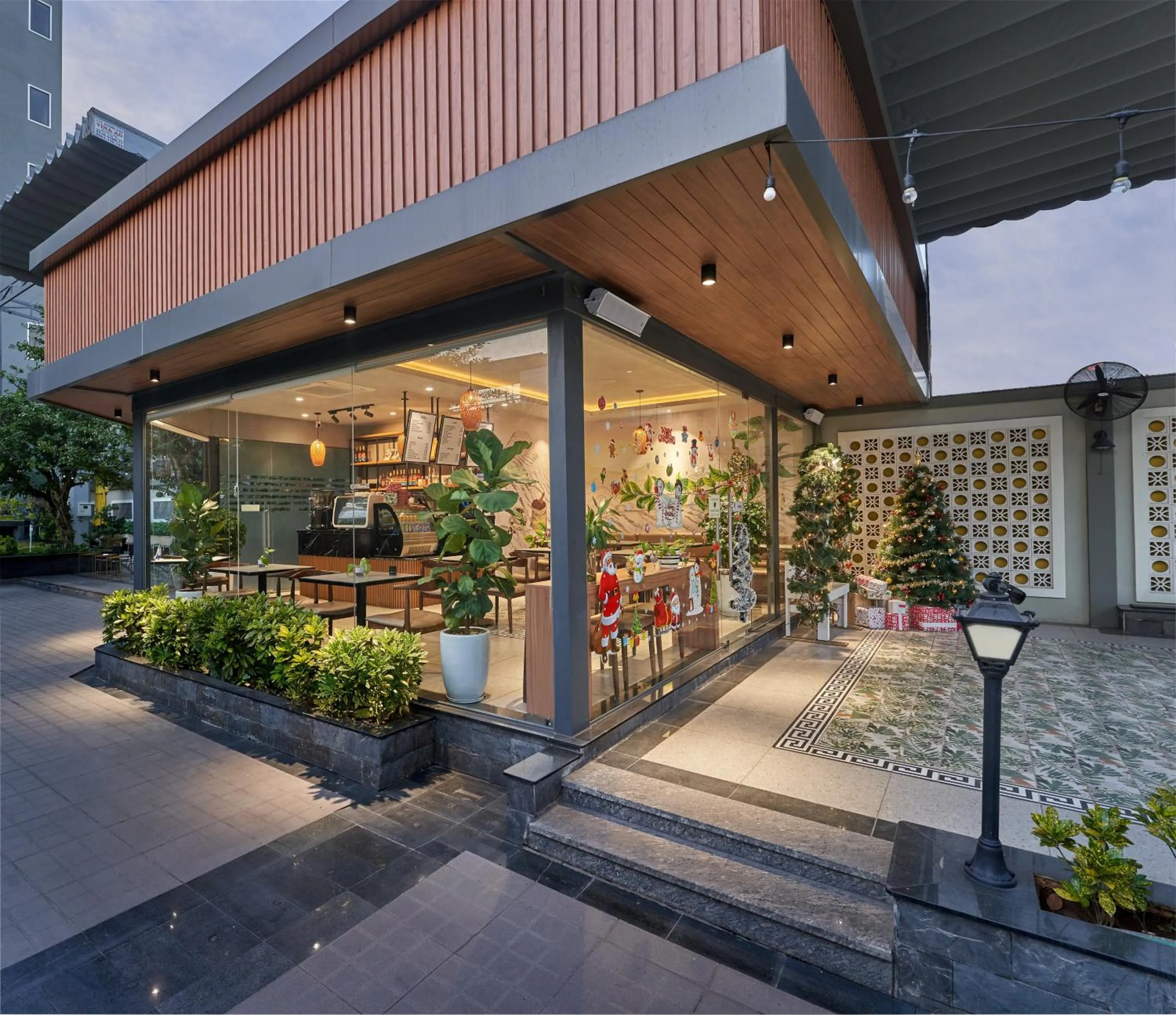 Restaurant/places to eat in Bcons PS Hotel and Apartment- Newly Opened Hotel