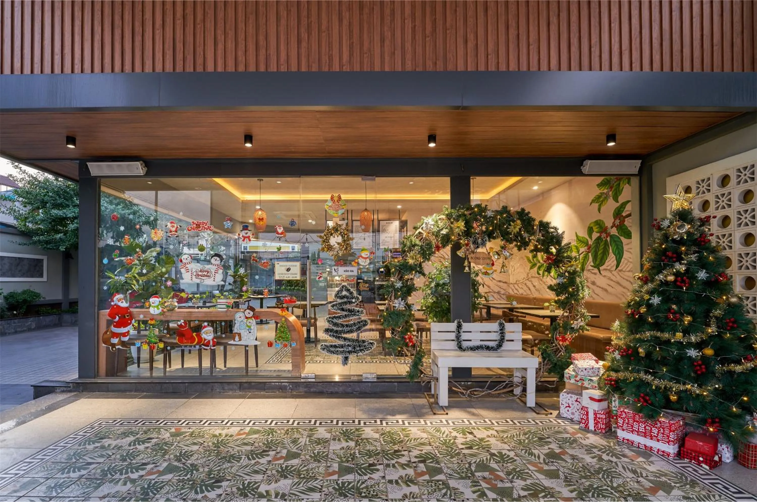 Restaurant/places to eat in Bcons PS Hotel and Apartment- Newly Opened Hotel