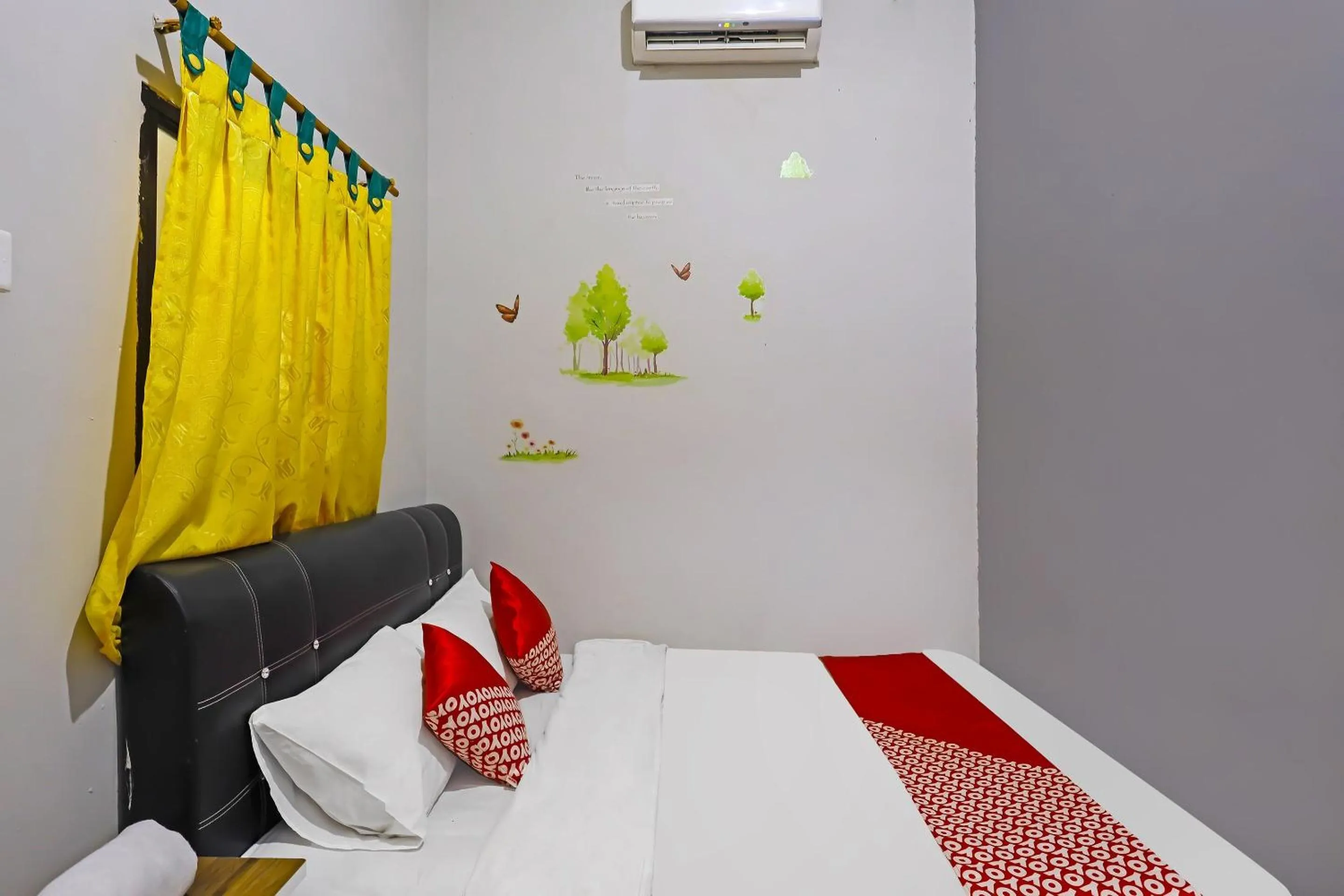 Bedroom, Bed in Hotel O Hasan House Syariah 2NearVihara Budhi Bhakti