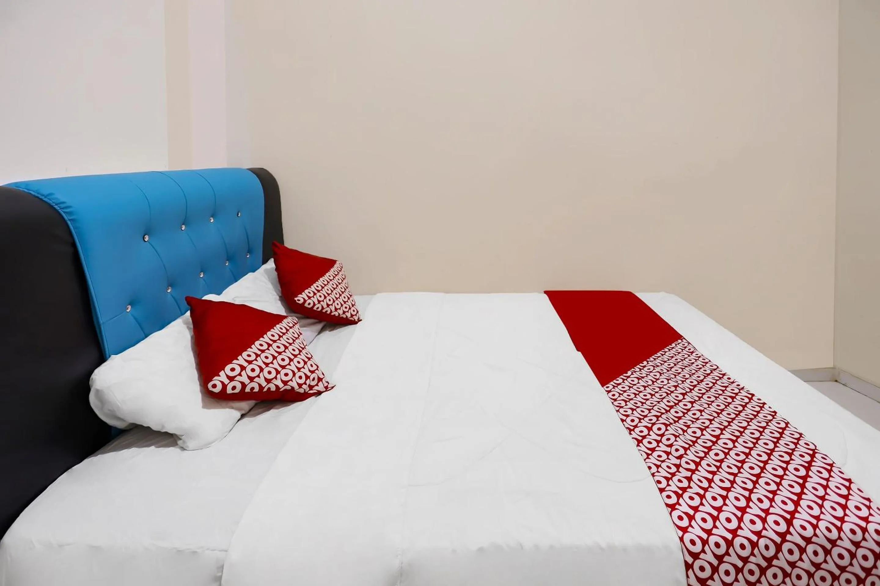 Bedroom, Bed in Hotel O Hasan House Syariah 2NearVihara Budhi Bhakti