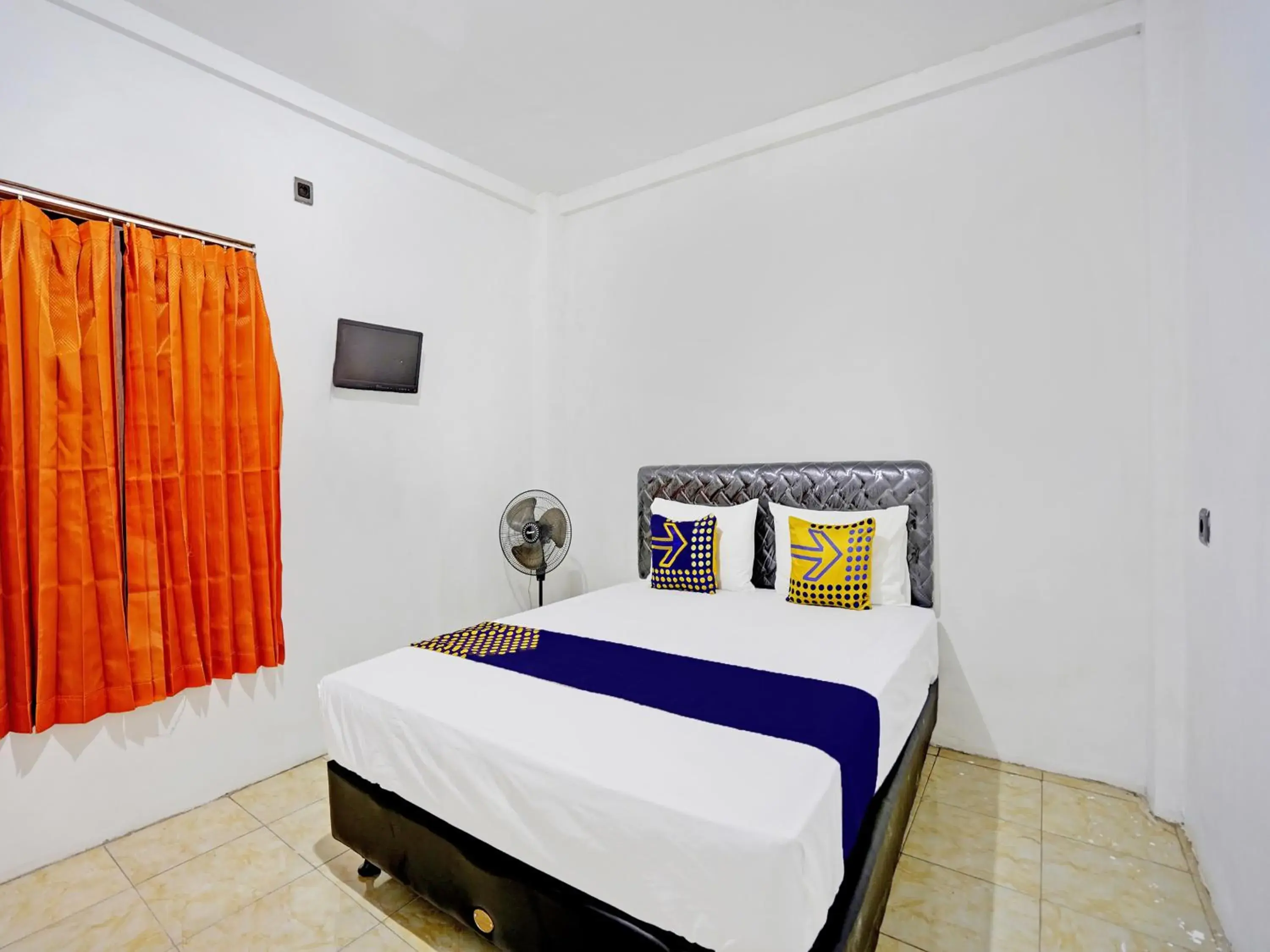 Hotel O Griya Sandi Residence Family NearPantai Boom Hotel O Griya Sandi Residence Family NearPantai Boom