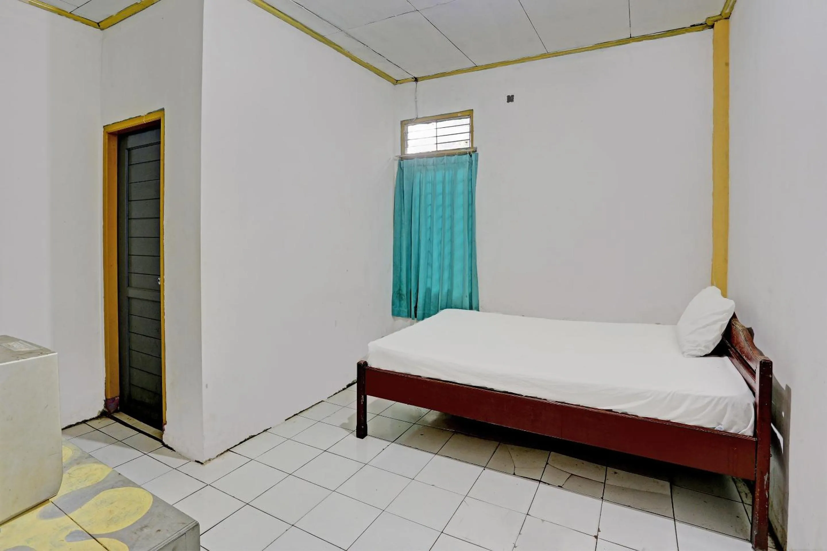 Bedroom, Bed in Hotel O Penginapan Aina Syariah