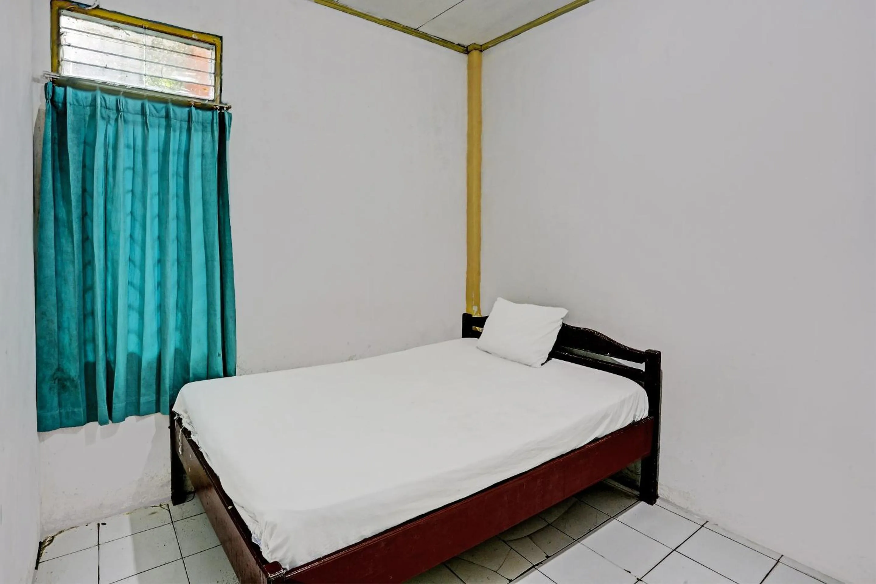 Bedroom, Bed in Hotel O Penginapan Aina Syariah