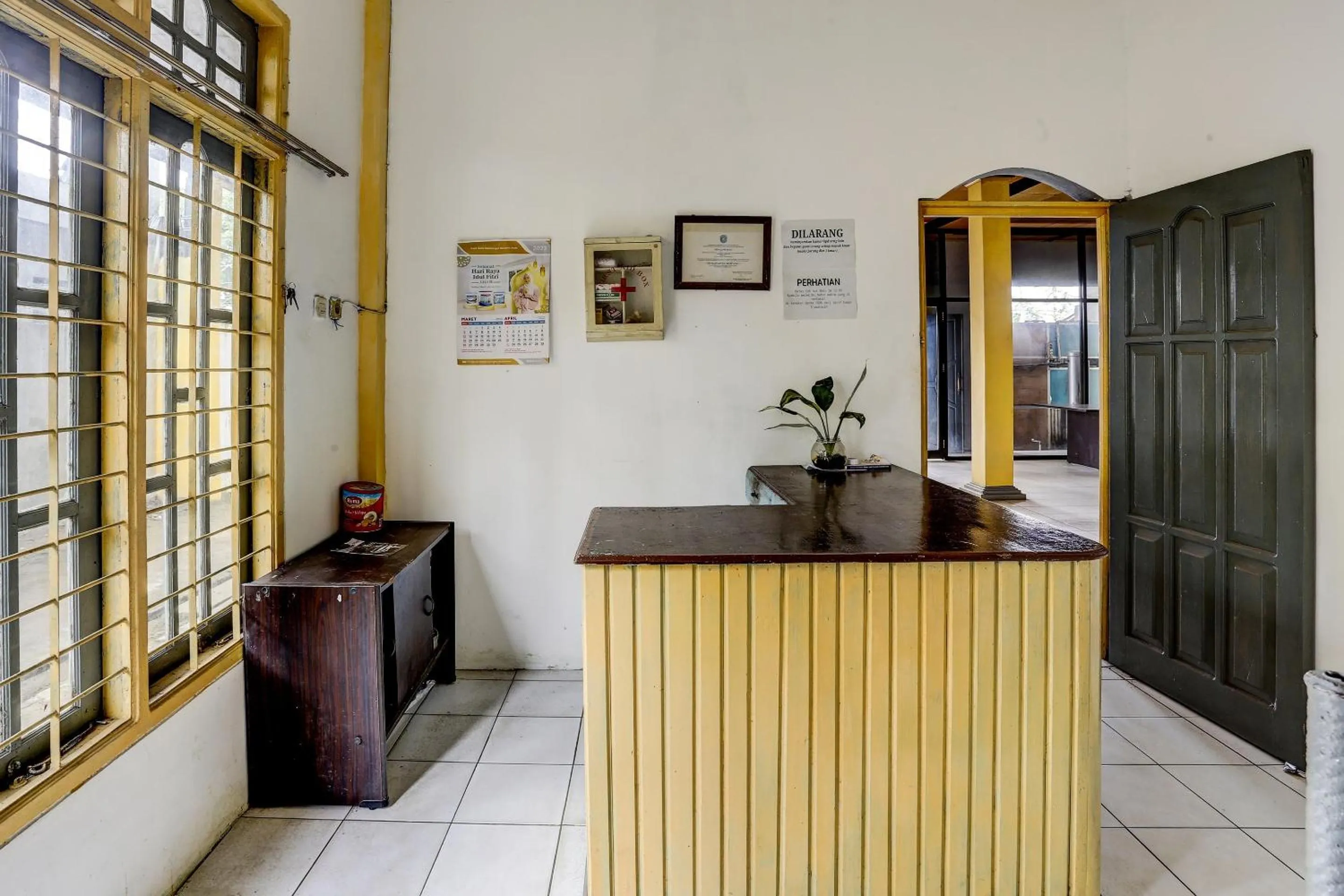 Lobby or reception in Hotel O Penginapan Aina Syariah