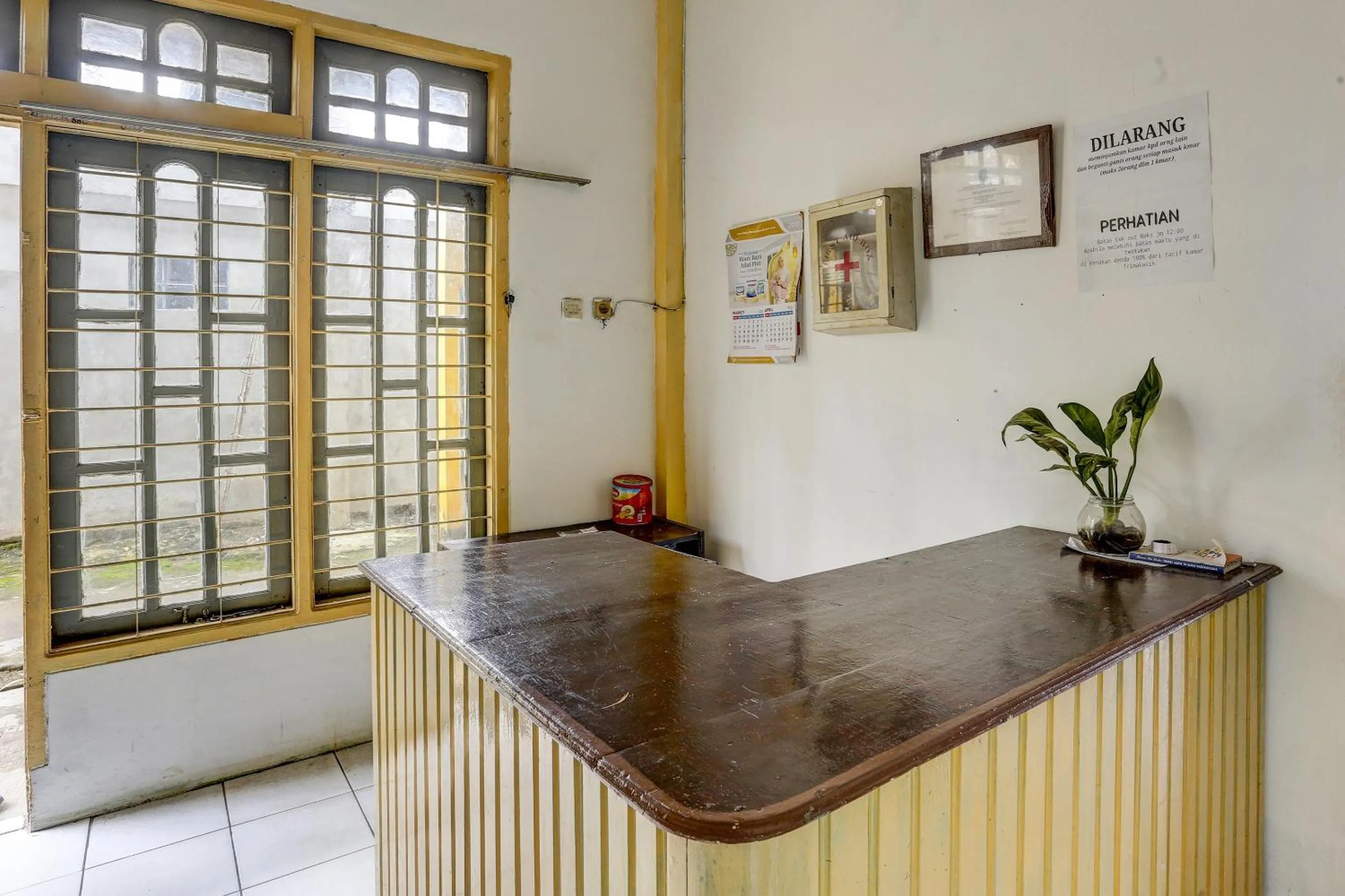 Lobby or reception in Hotel O Penginapan Aina Syariah