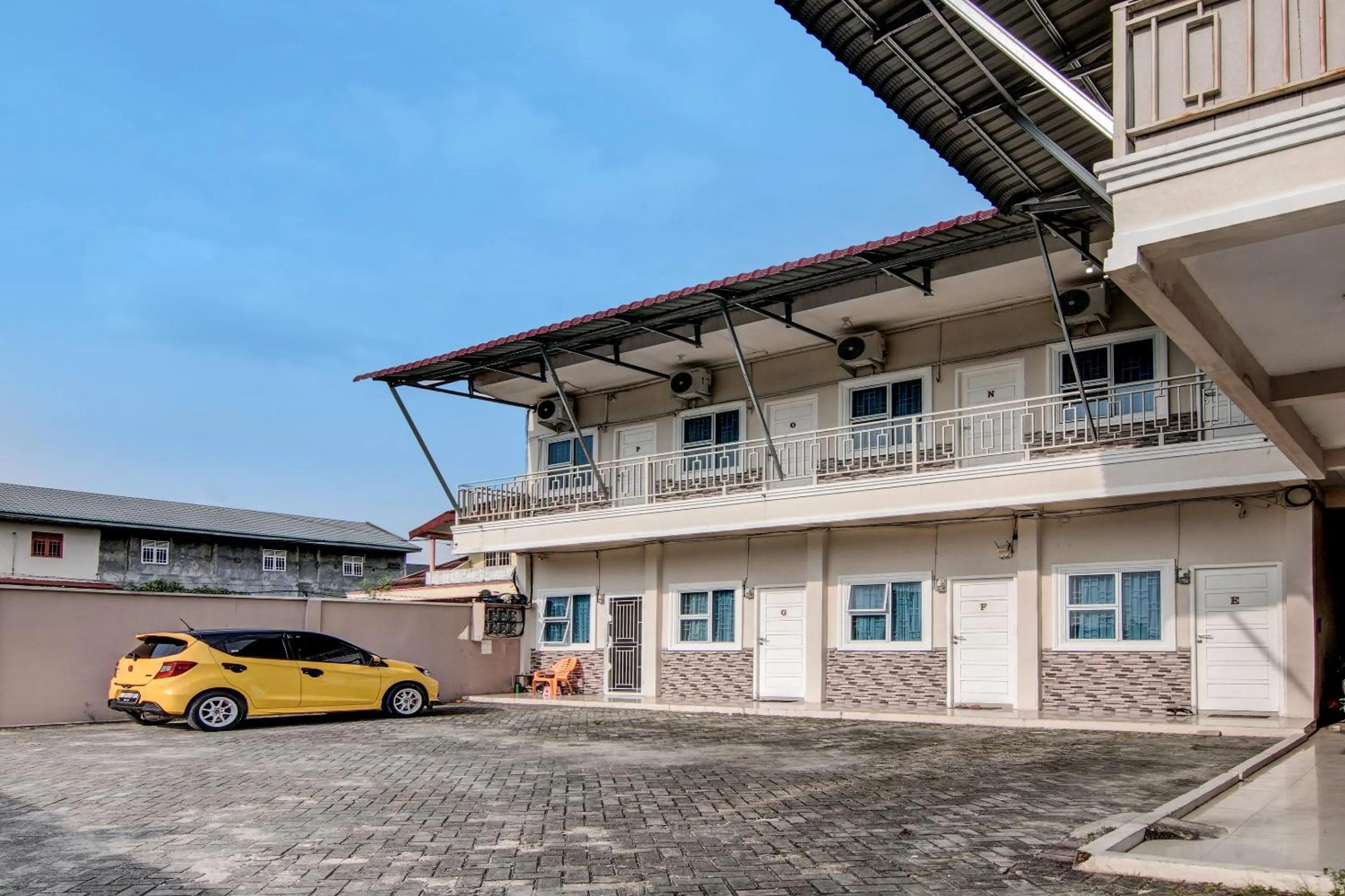 Lobby or reception in Hotel O Putri Homestay Syariah Near SPBU 14.282.694 (Air Hitam)