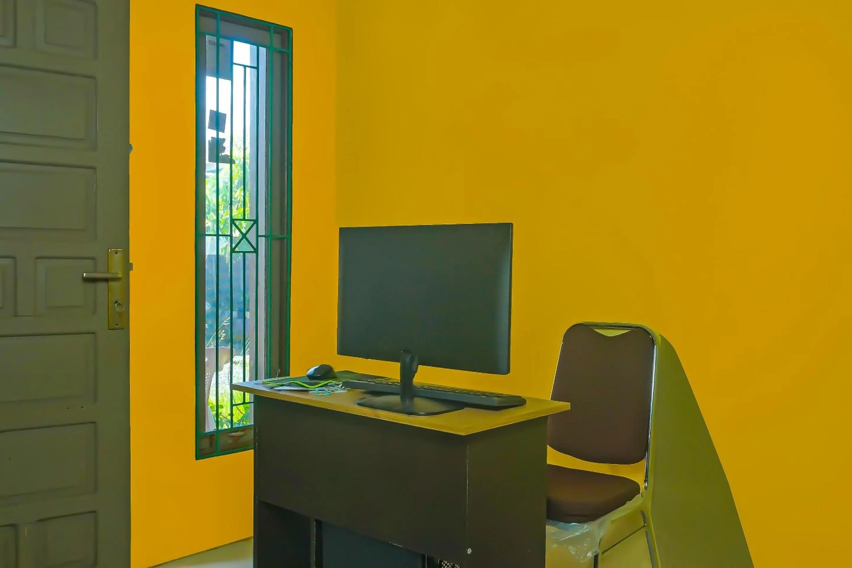 Lobby or reception in Hotel O Azeela Kost Syariah