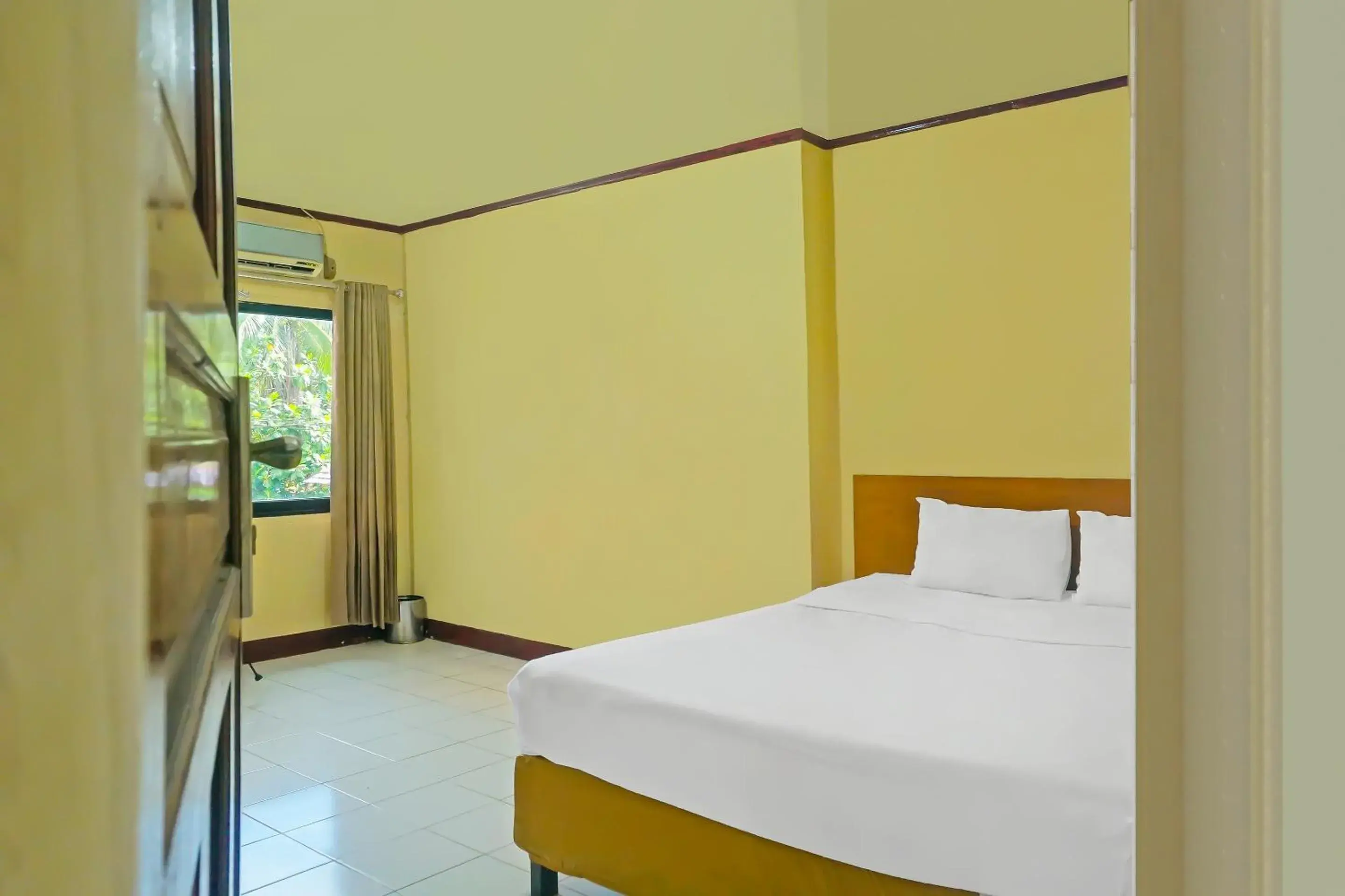 Double Room in Hotel O Azeela Kost Syariah Double Room in Hotel O Azeela Kost Syariah