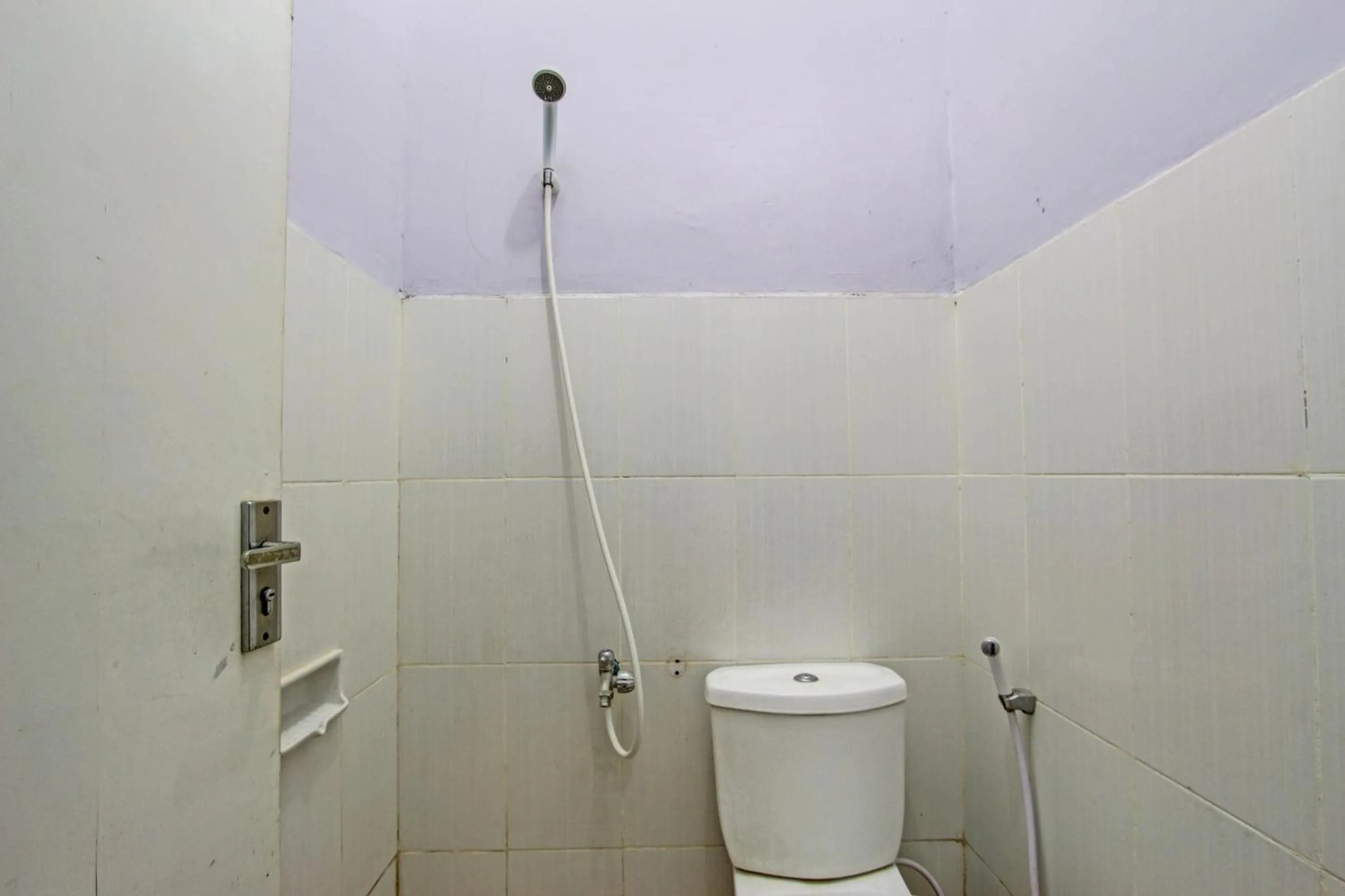 Bathroom in OYO 92459 Cahyo Kost 2