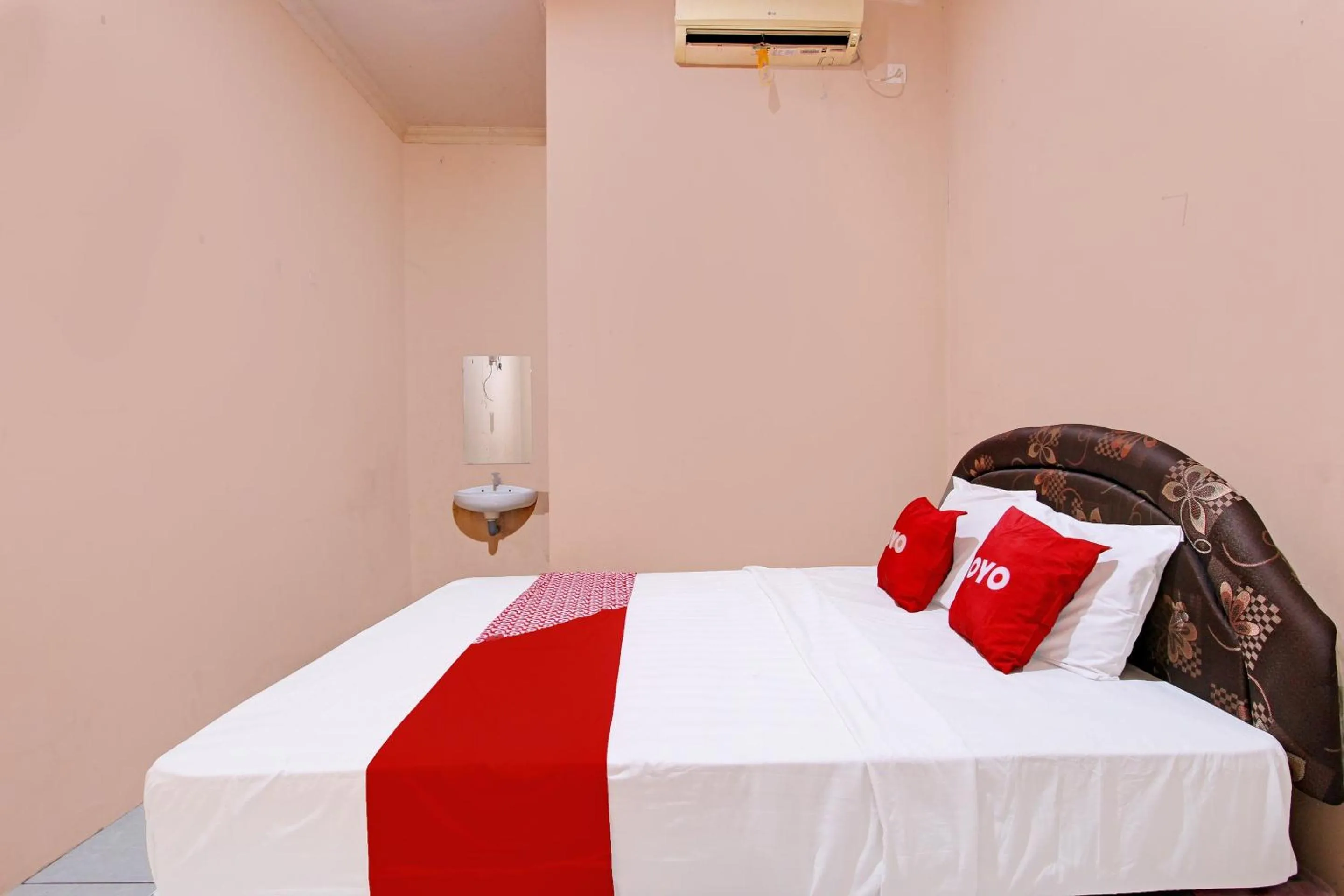 Bedroom in OYO 92459 Cahyo Kost 2