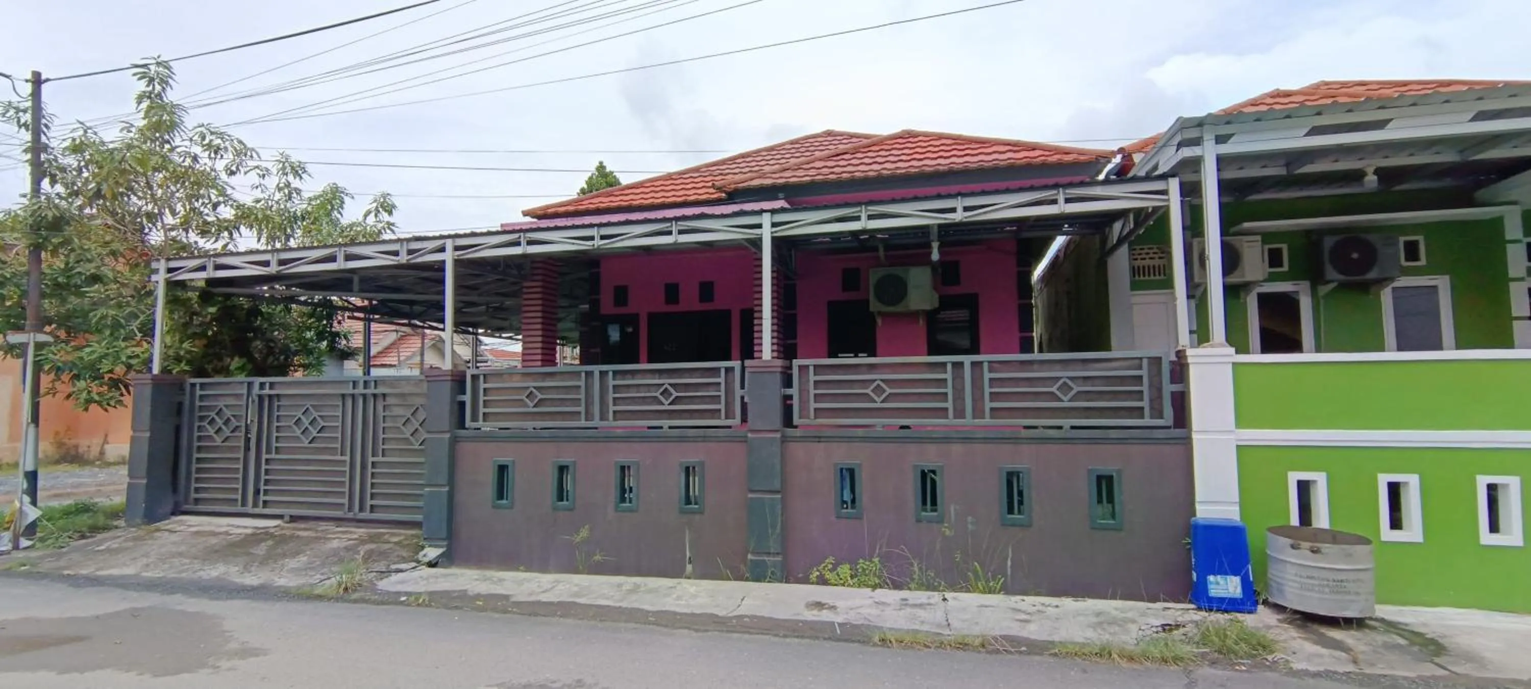 Facade/entrance in SPOT ON 92466 Adam Kost Syariah