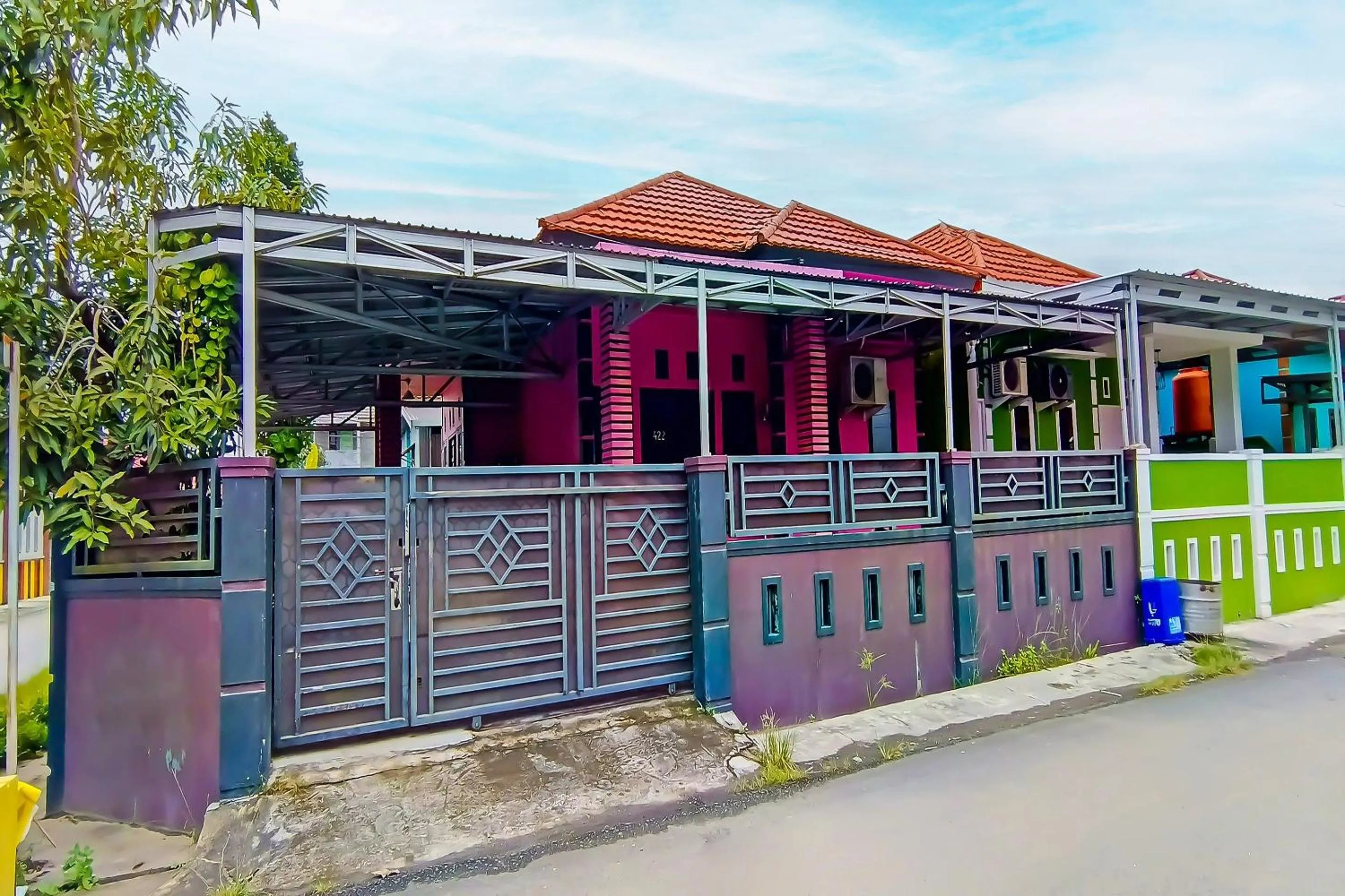 Facade/entrance in SPOT ON 92466 Adam Kost Syariah