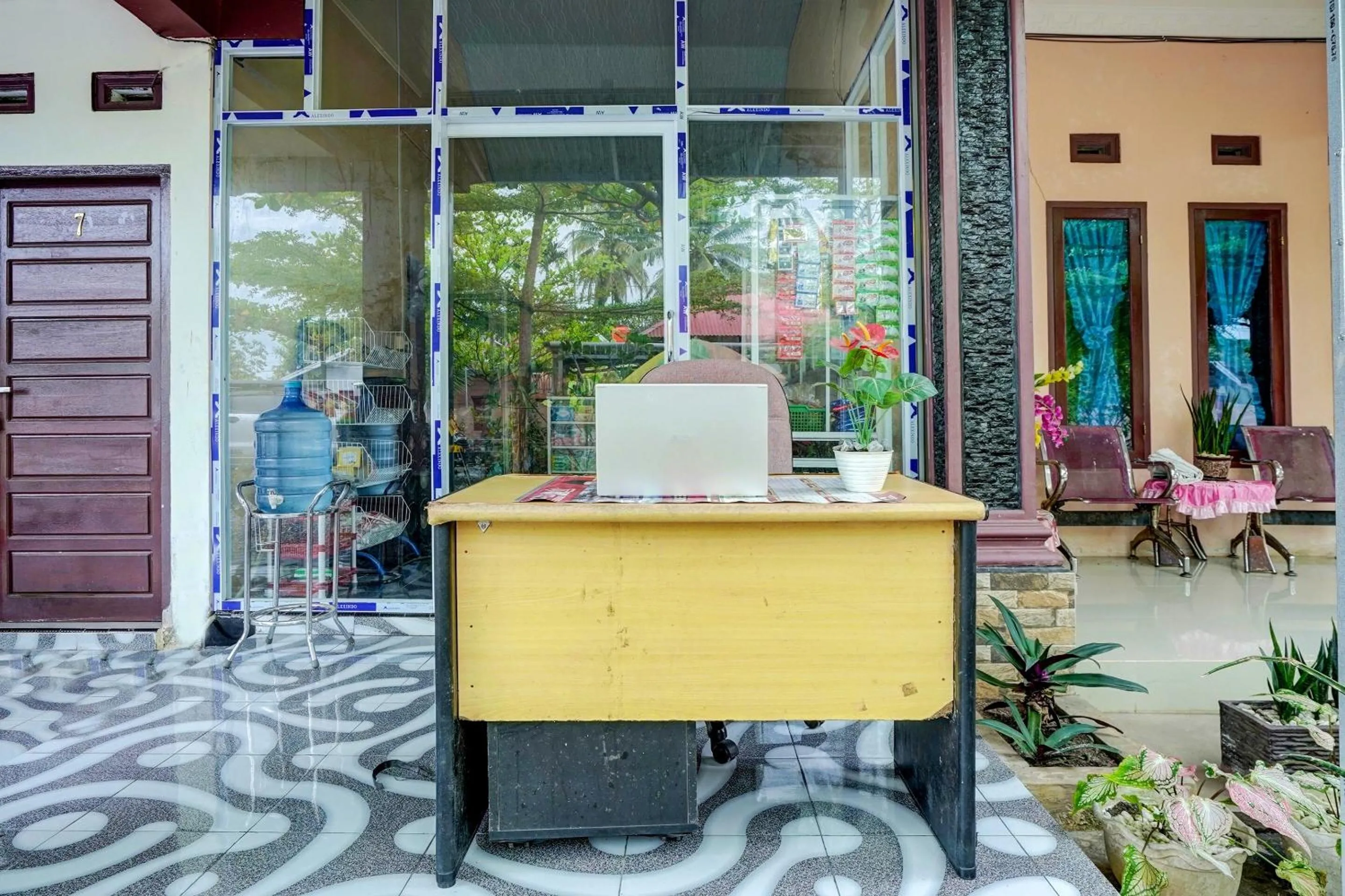 Lobby or reception in Hotel O Efniati Homestay Syariah