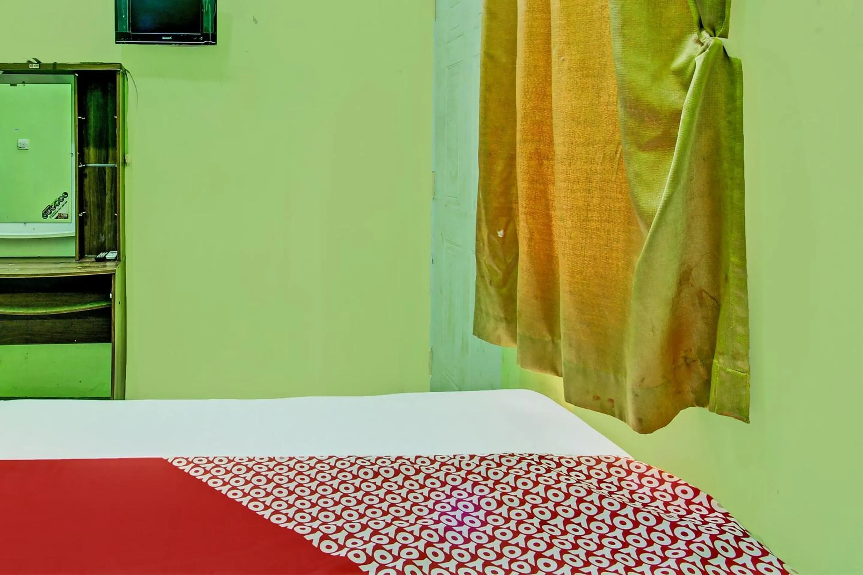 Bedroom, Bed in Hotel O Cahyo Kost 1