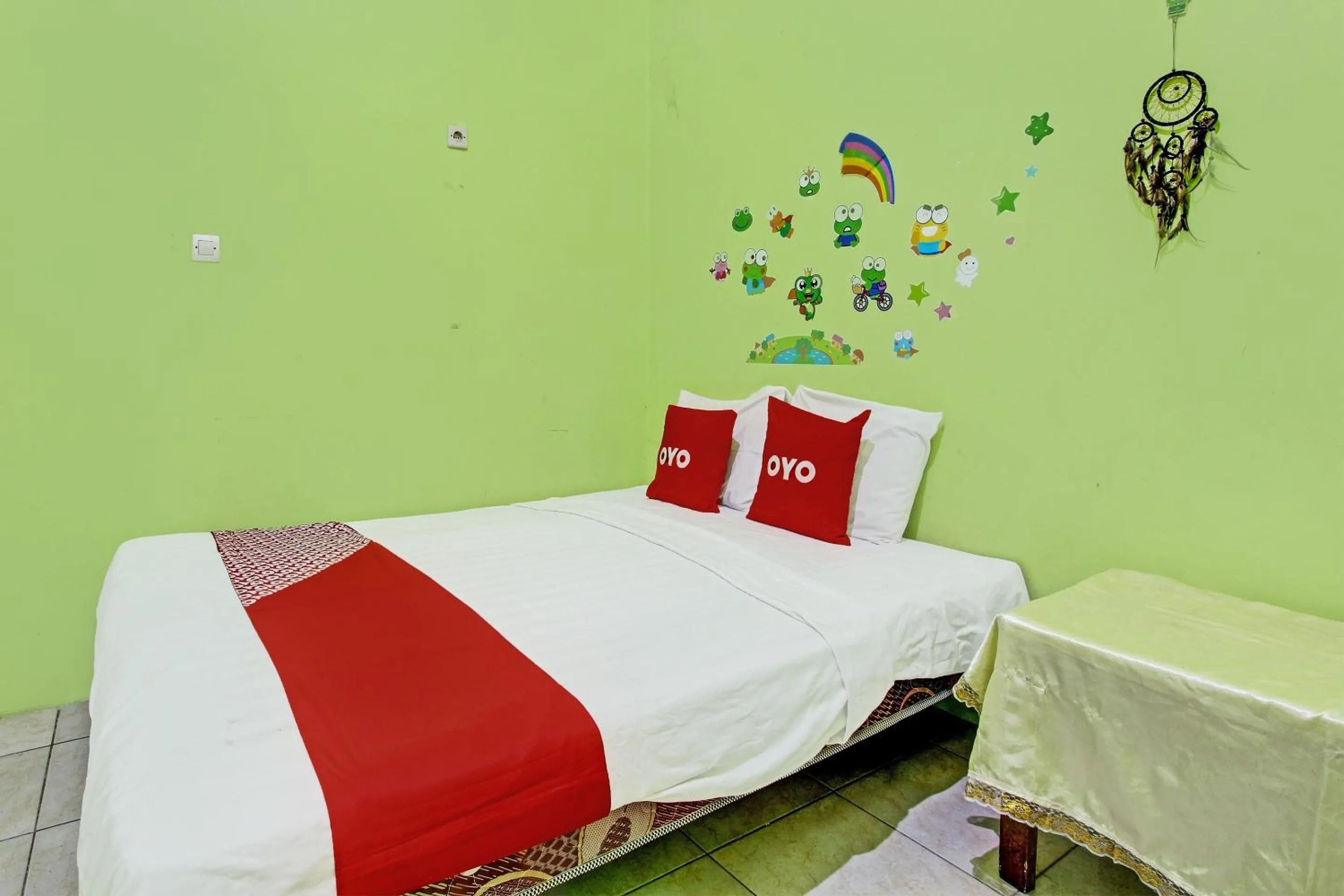 Bedroom, Bed in Hotel O Cahyo Kost 1