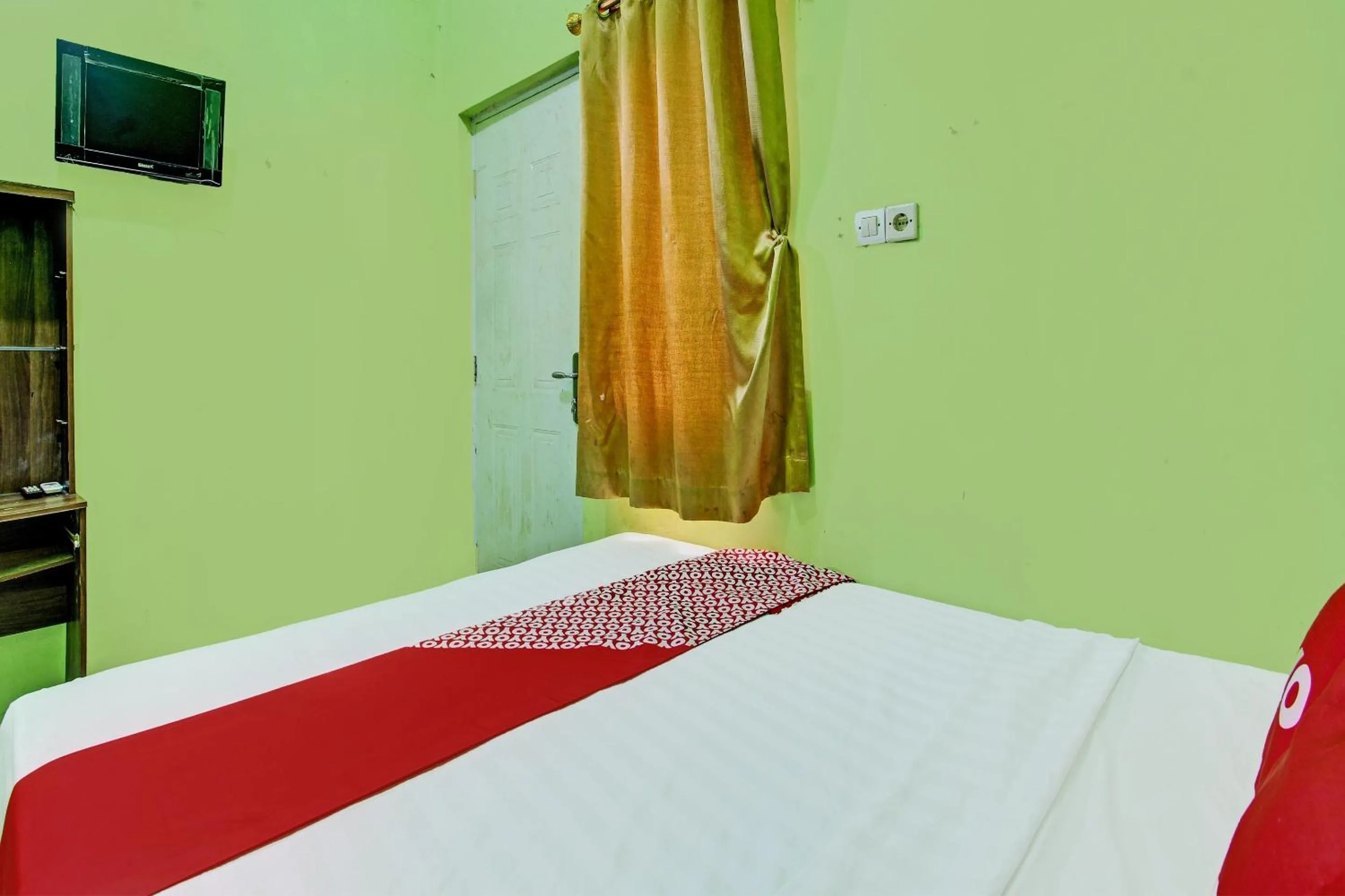 Bedroom, Bed in Hotel O Cahyo Kost 1