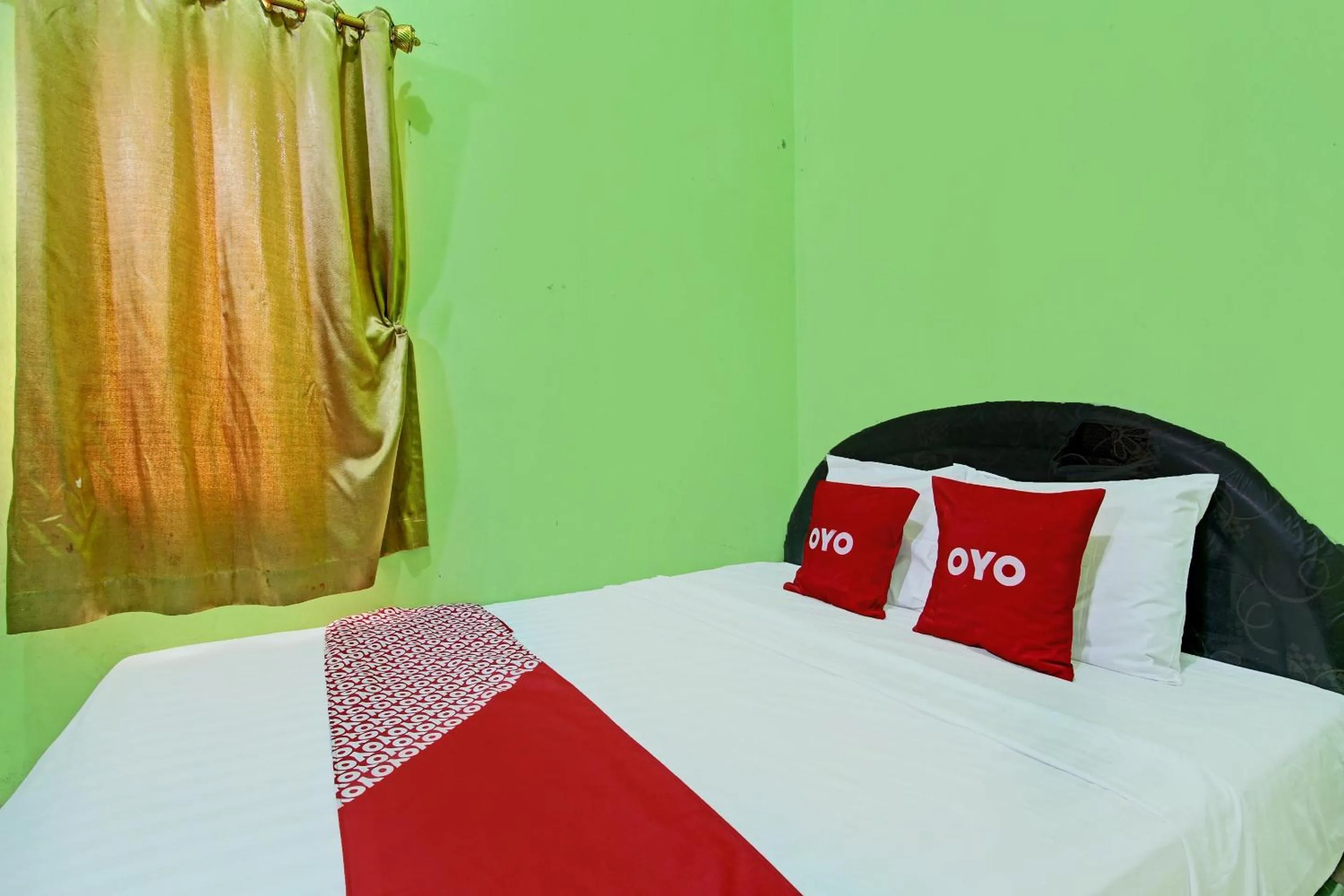 Bedroom, Bed in Hotel O Cahyo Kost 1